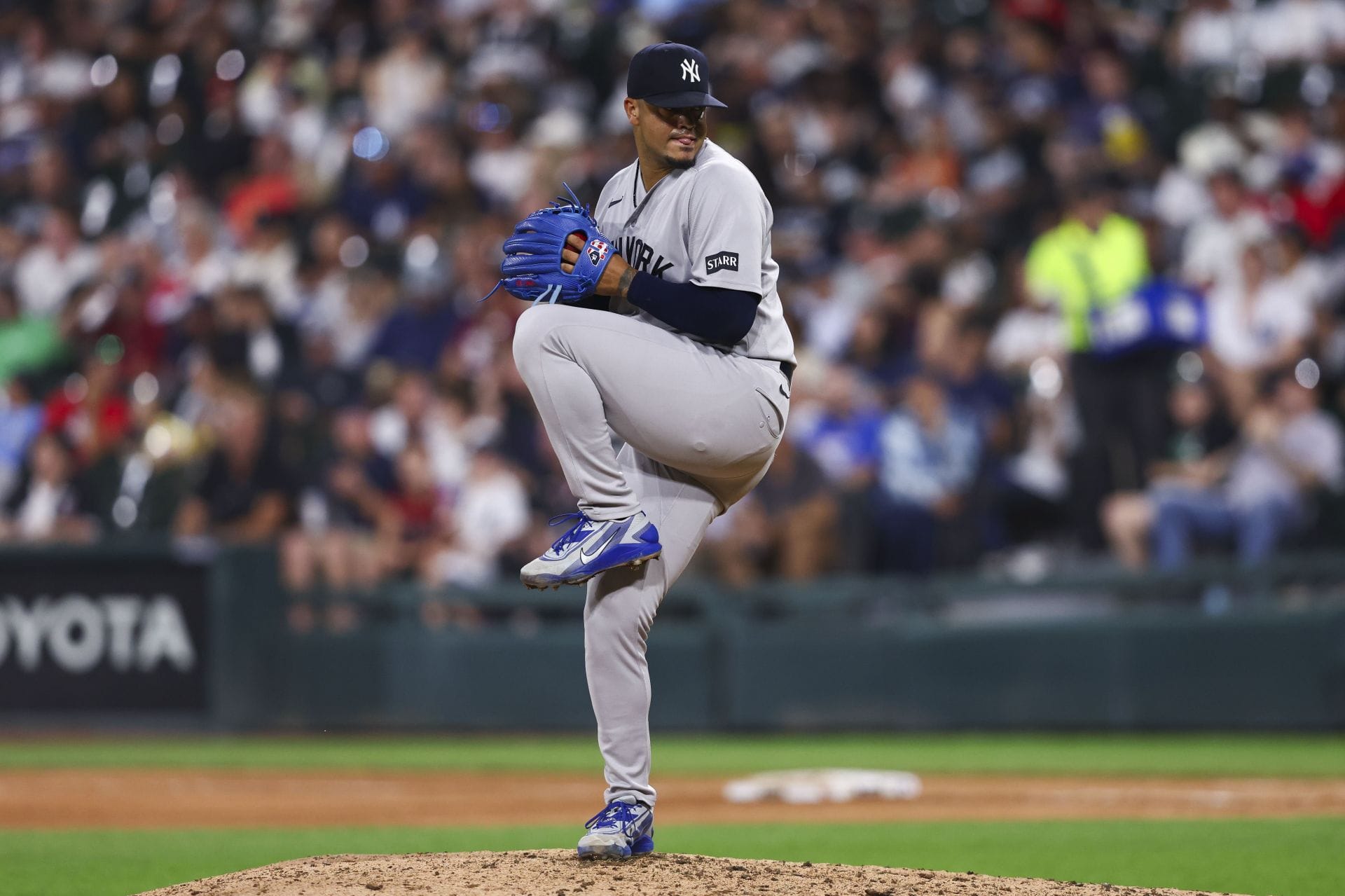 "DFA him now"; "Fernando Cruz is washed" - Fans pile on $1.45M Yankees star as latest Astros game extends his struggles