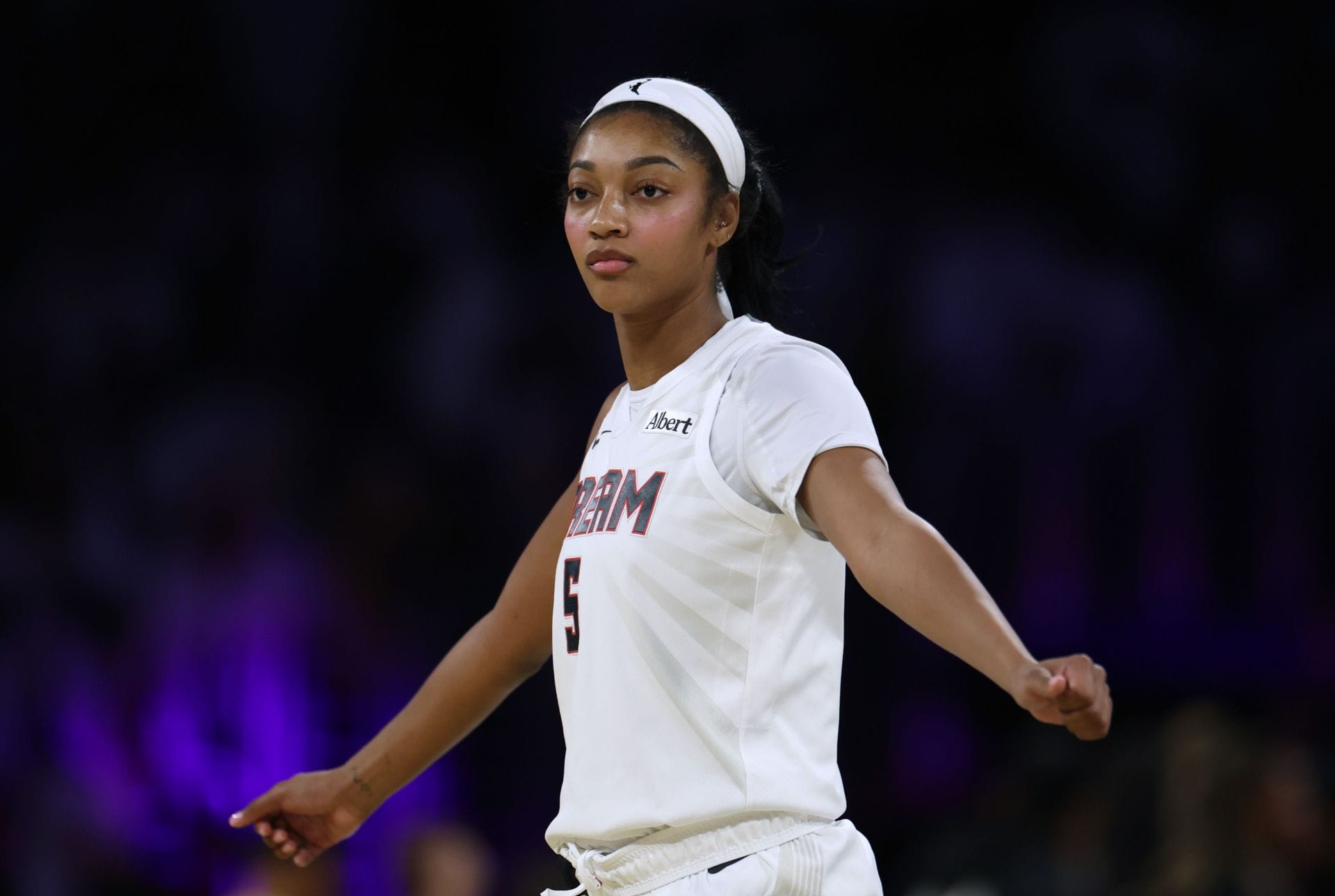 "They clearly dislike Angel", "This is disrespectful" - Angel Reese Fans Livid After WNBA Slips Dream Star’s Painful Lowlight Into POTW Tribute