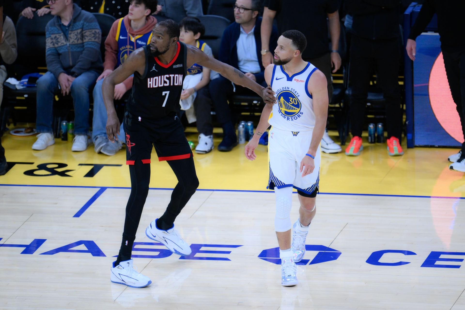 "He is still dealing with the trauma", "He literally vetoed a trade" - NBA Fans Explode Over Potential Kevin Durant-Steph Curry Reunion On Warriors