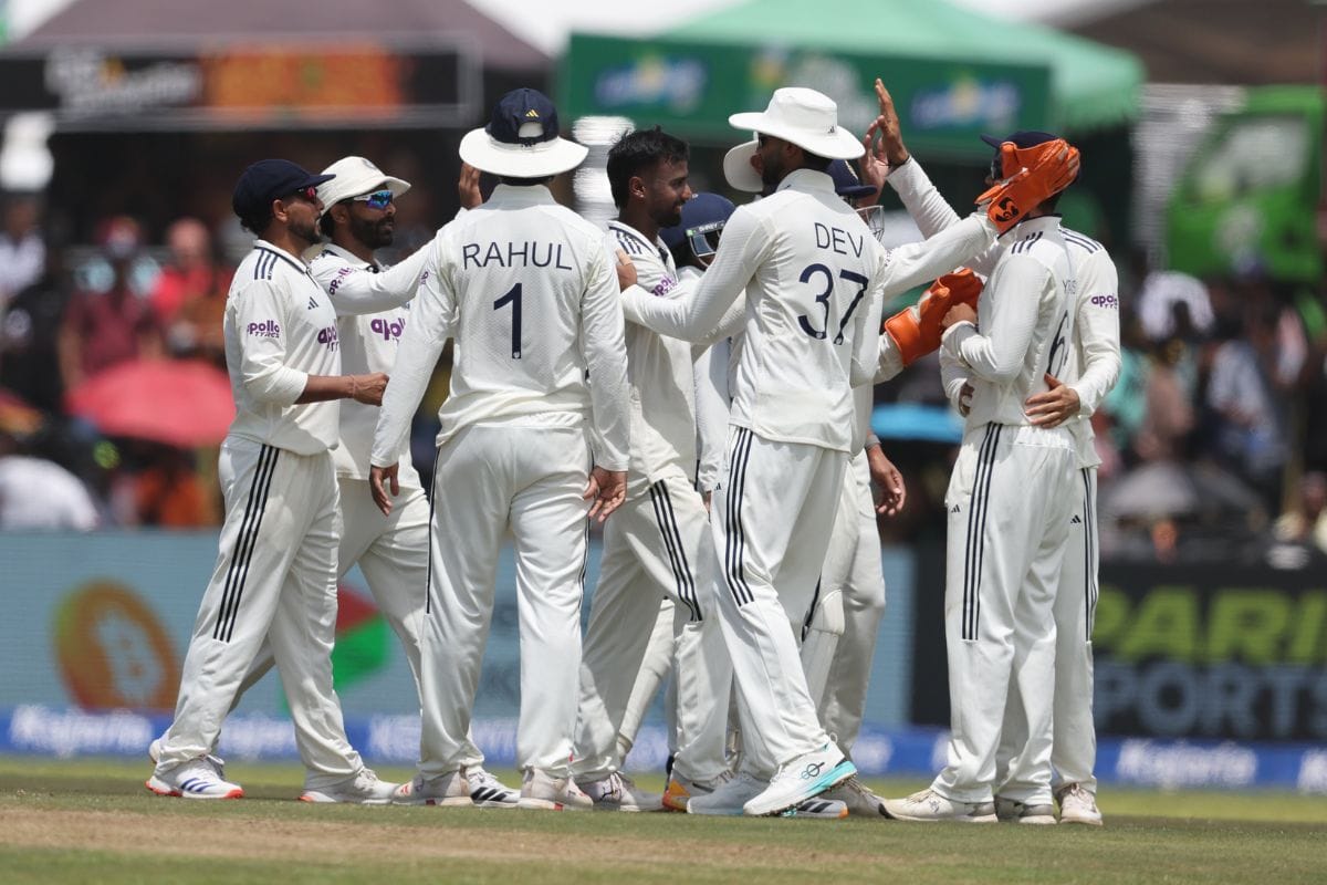 Sri Lanka opener stands in disbelief after soft dismissal to Manav Suthar for 27 in SL vs IND 2026 1st Test [Watch]