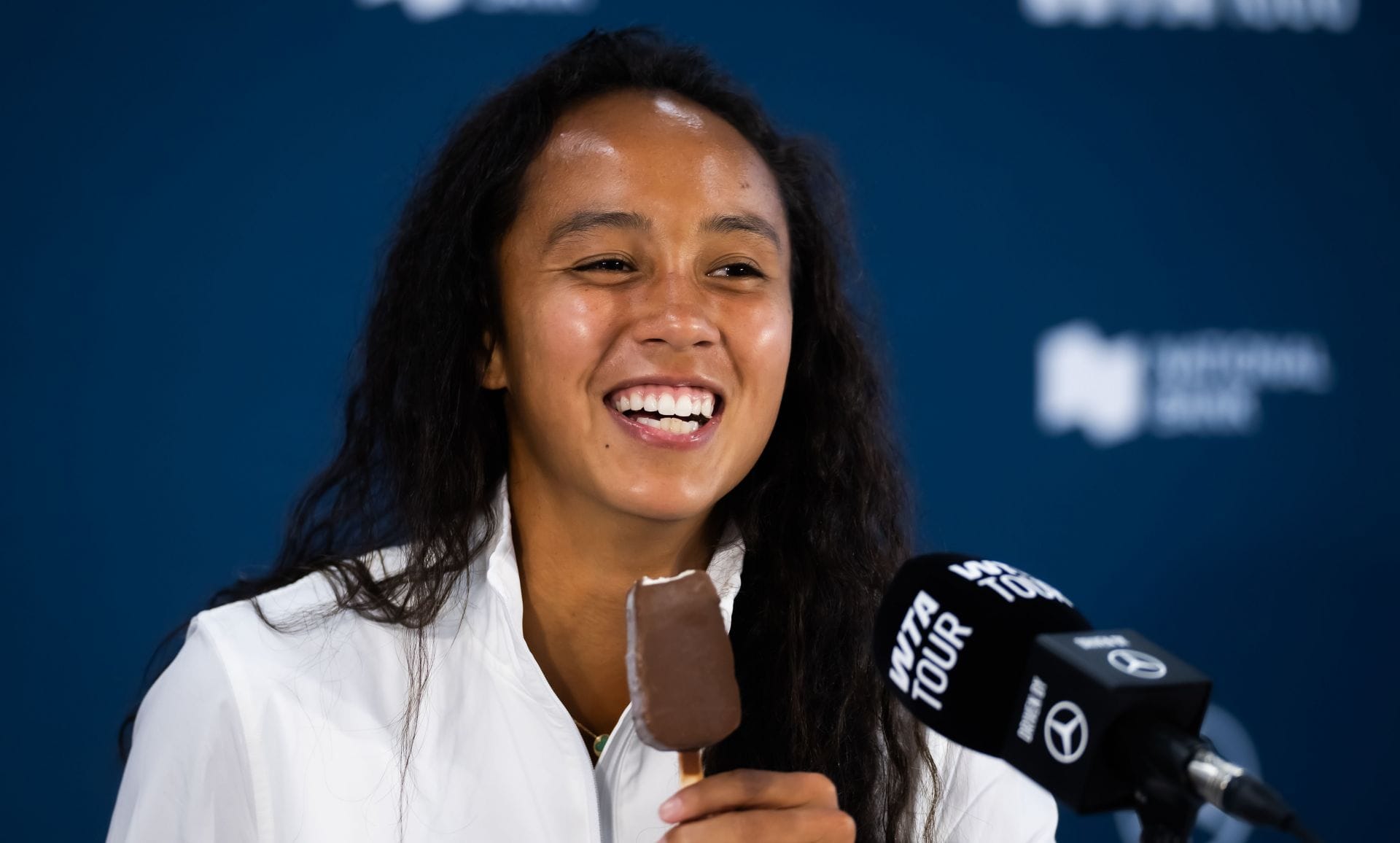 Leylah Fernandez & her mother Irene celebrate their Filipina pride at Canadian Open with public show of solidarity