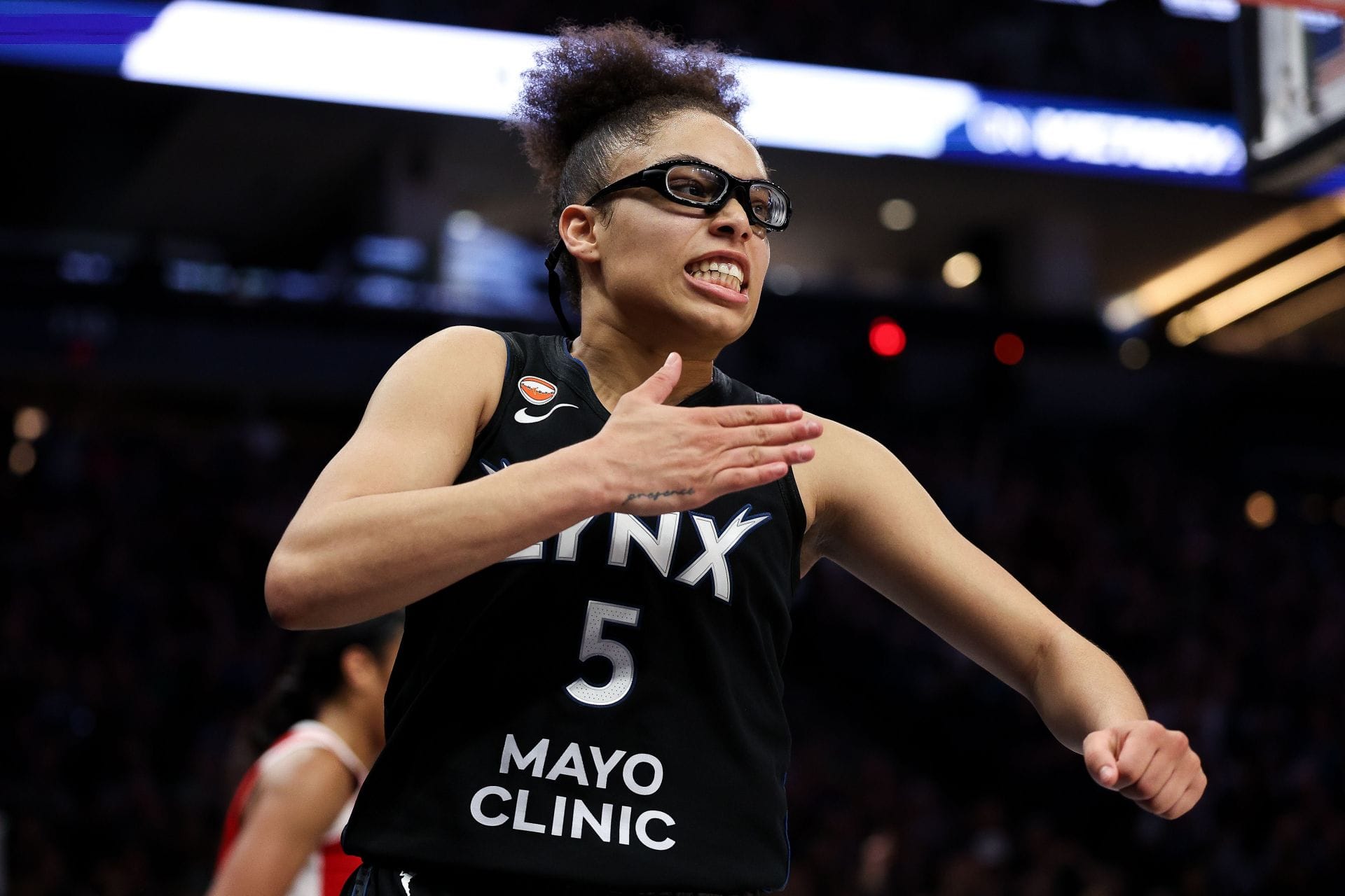 "She's not human", "CC-esque" - WNBA Fans Explode As Olivia Miles Stuns Crowd With Logo Shot Against Aces