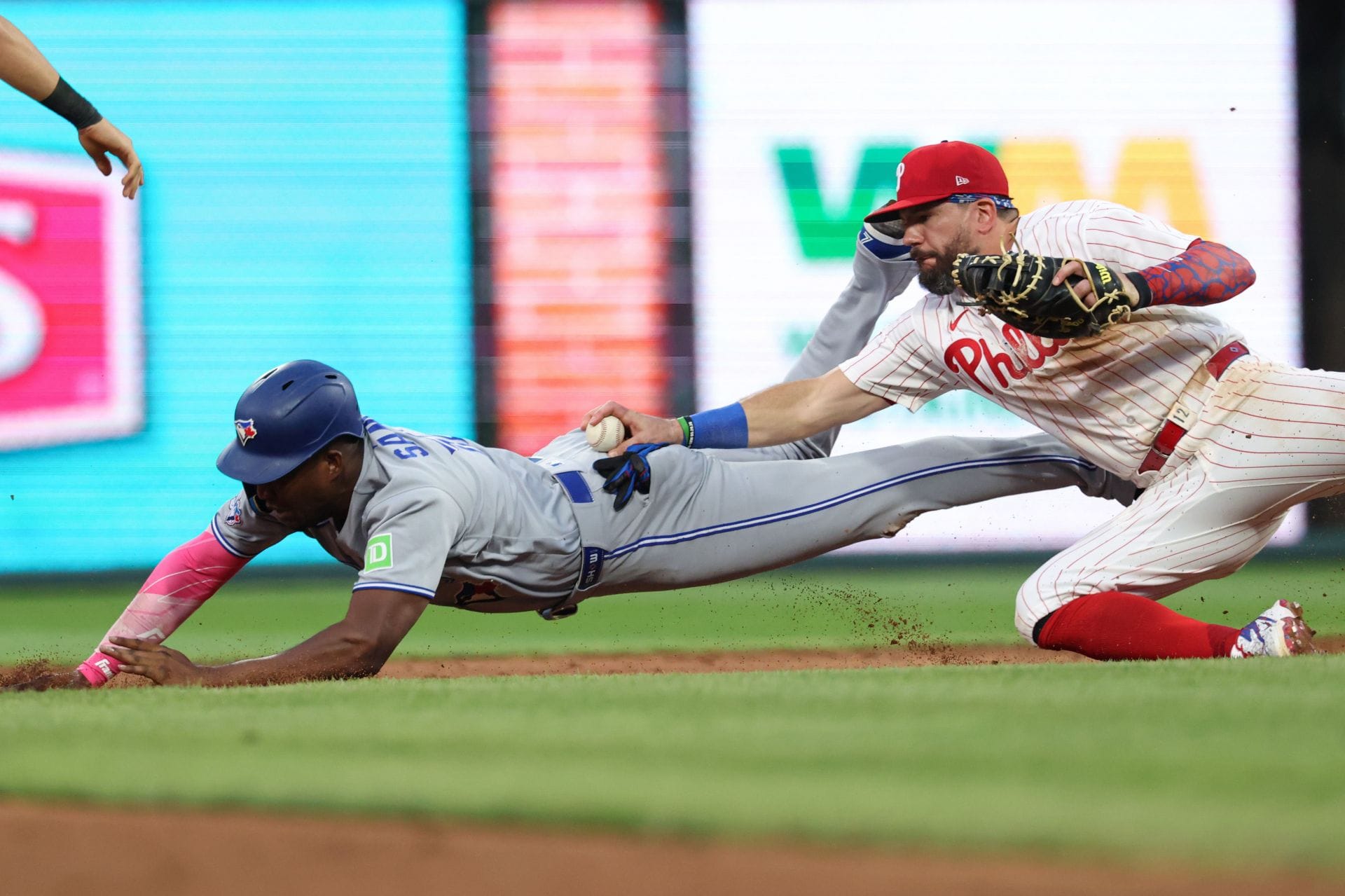 "Who knew Kyle Schwarber moonlights as a linebacker?" - Fans erupt in laughter over $150M star's hilarious defensive display at 1st base