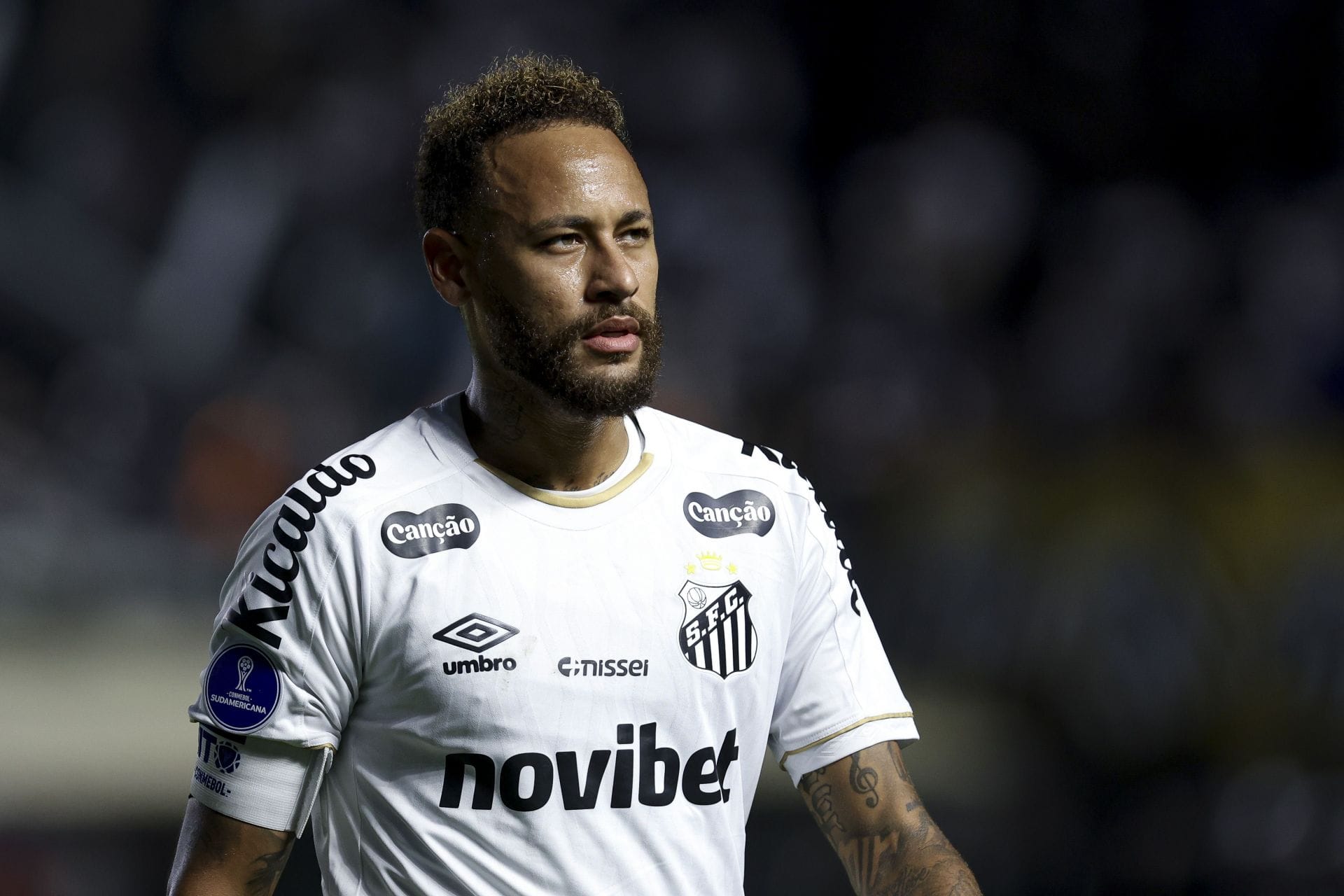 "As much as he moves like a dancer, he needs help" - Brad Pitt jokingly claims he'll teach Neymar Jr how to dive better