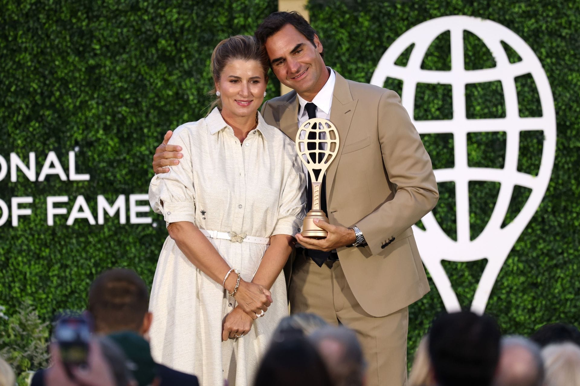 "2 incredible parents" - Roger Federer's wife Mirka makes his dad Robert & mom Lynette cry ugly tears with emotional HoF speech