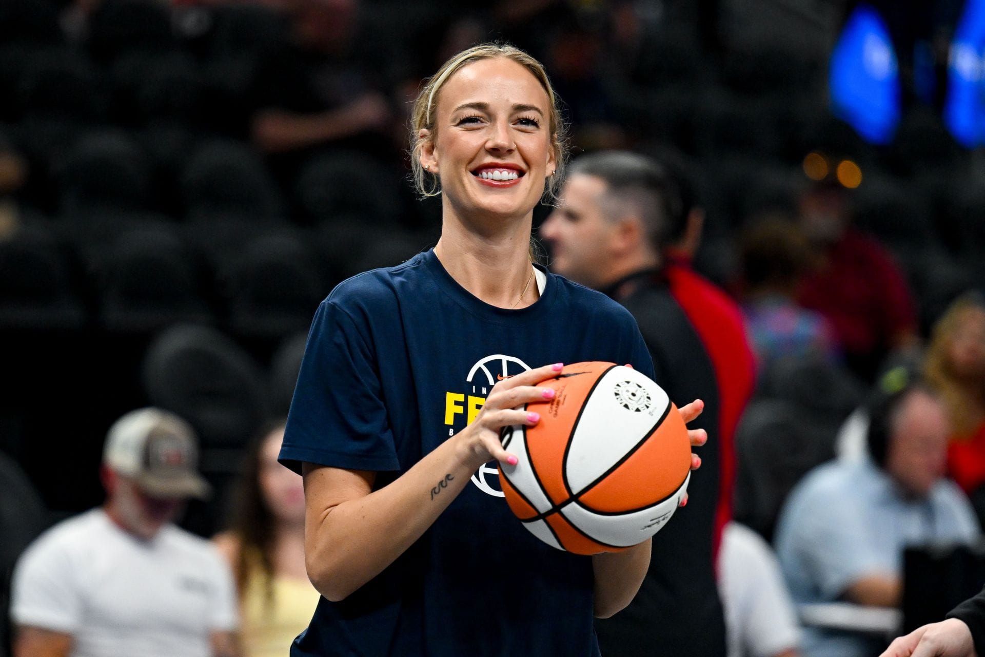 "Toronto is not letting her breathe", "That's disgusting" - WNBA Fans Stunned As Sophie Cunningham Faces Loud Boos During Fever vs Tempo Clash