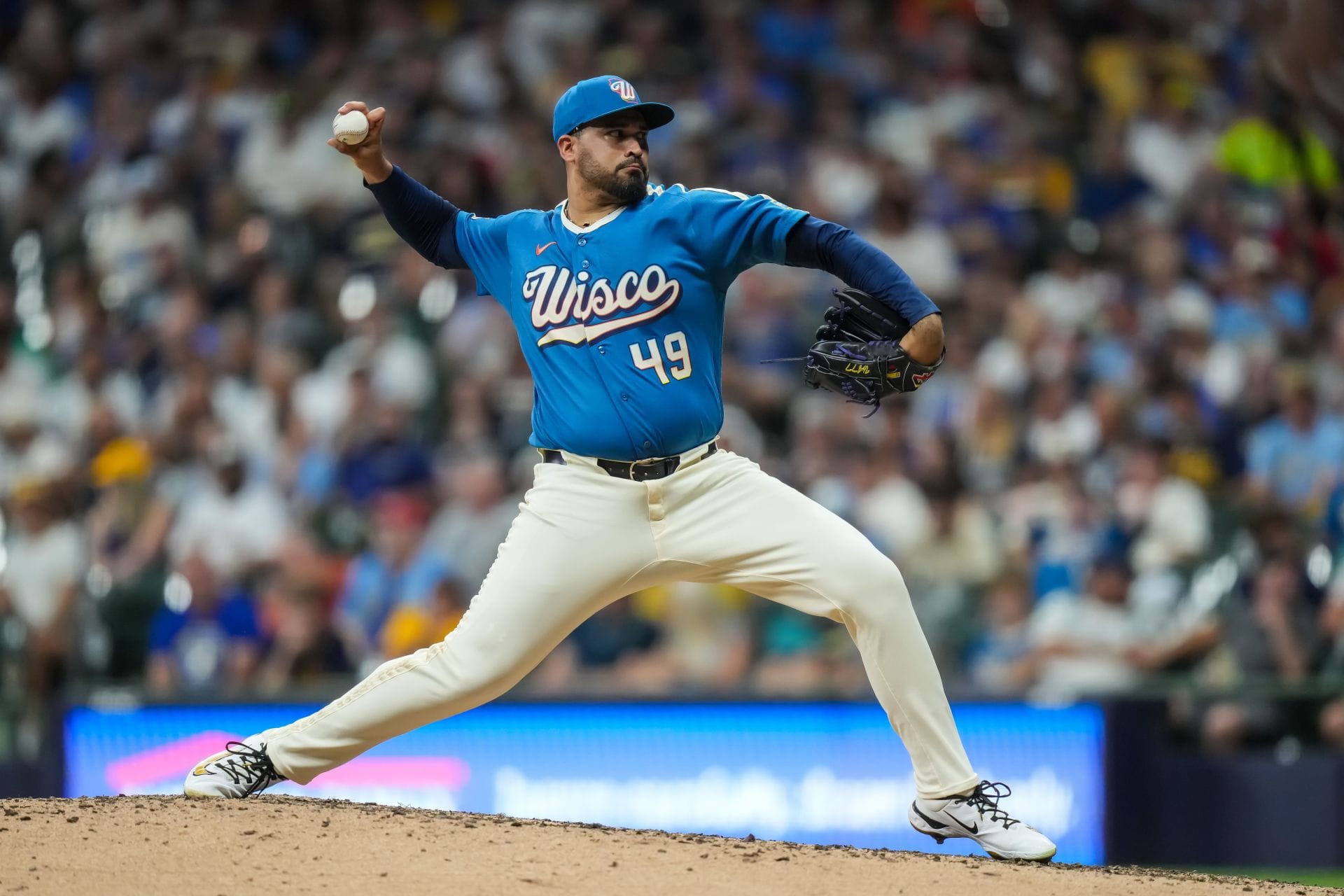 "Terrible acquisition" - Brewers fans blast $50.5M pitcher after Max Muncy's record-breaking home run for Dodgers