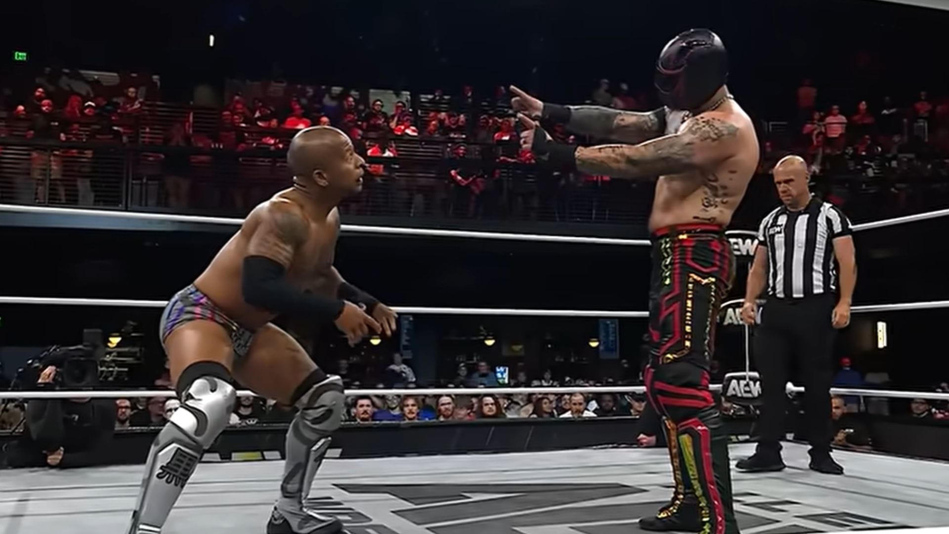 Lio Rush facing off with El Clon (Image via YouTube @AEW)