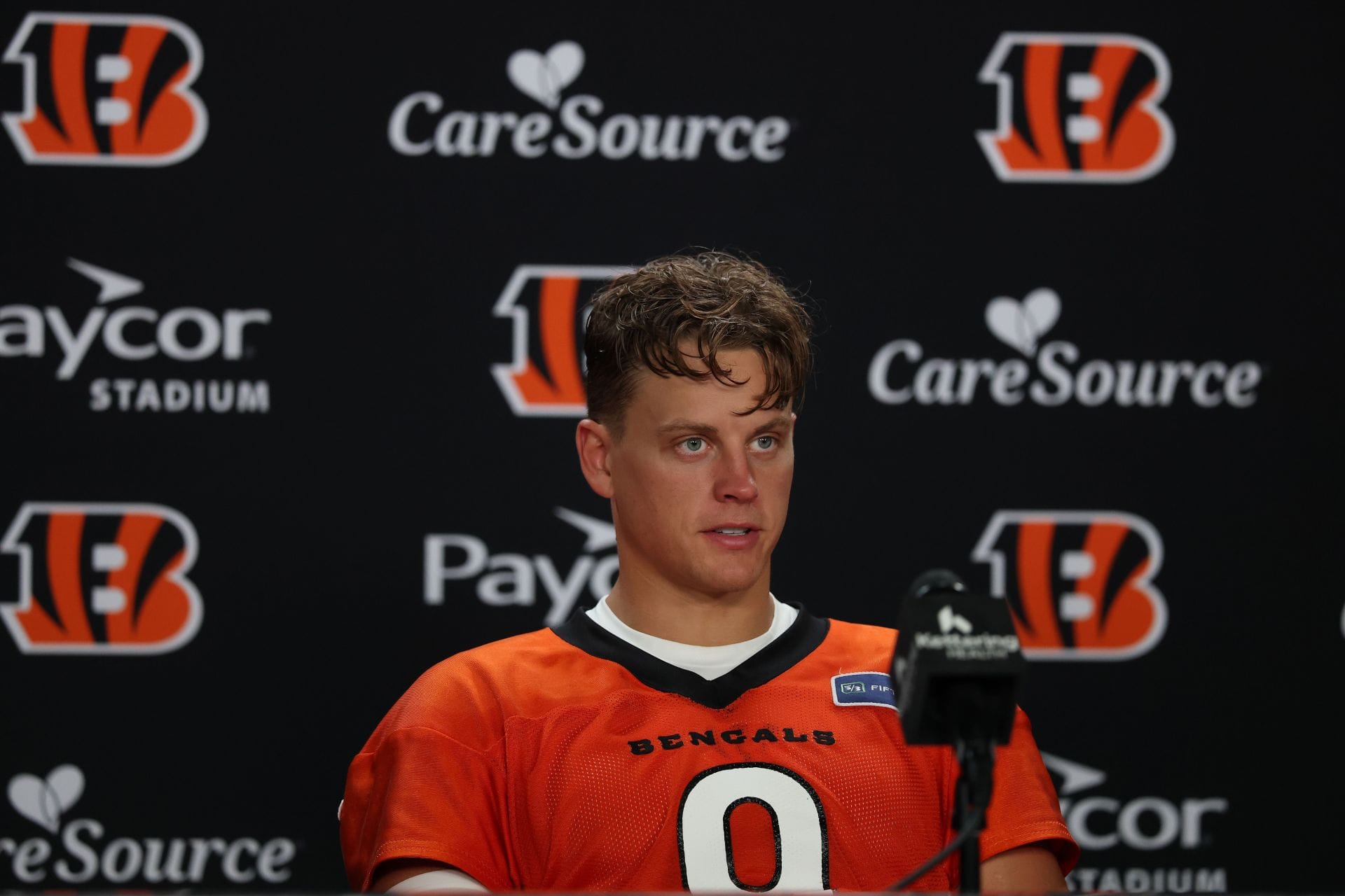 “Dude looks like Angus Young”: NFL fans mock “goofy” Joe Burrow as Bengals QB arrives for preseason game vs. Lions