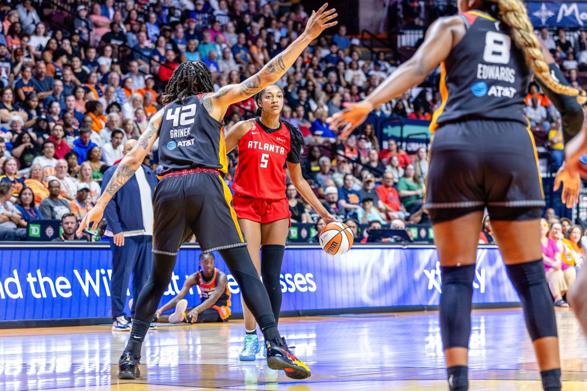 "Why She Wild Up BG Like That": WNBA World Reacts as Angel Reese Humbles Brittney Griner With Multiple Blocks and Steal on Same Possession 