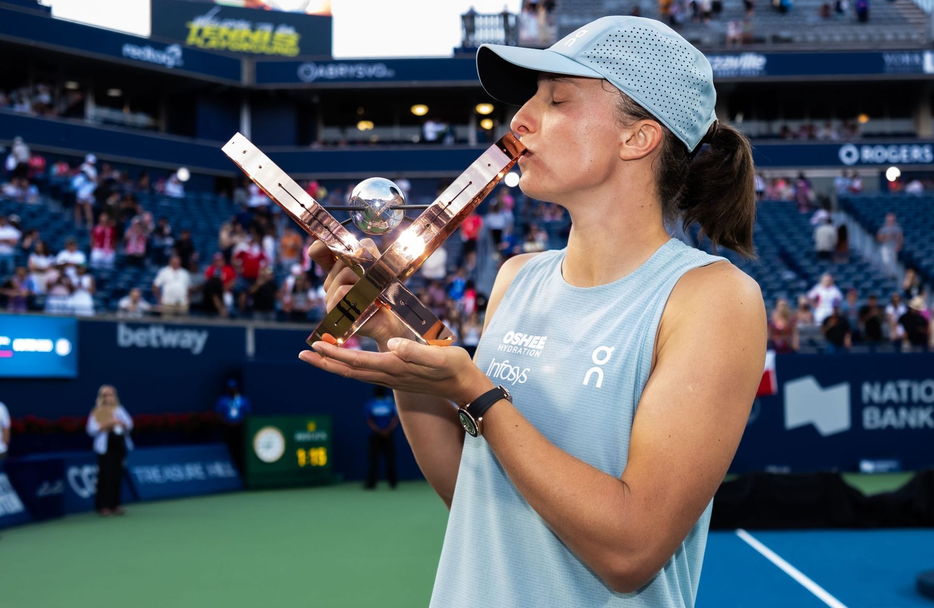 "I give less sh*t about it" - Iga Swiatek sends savage message to people 'judging & hating' her after Canadian Open title win