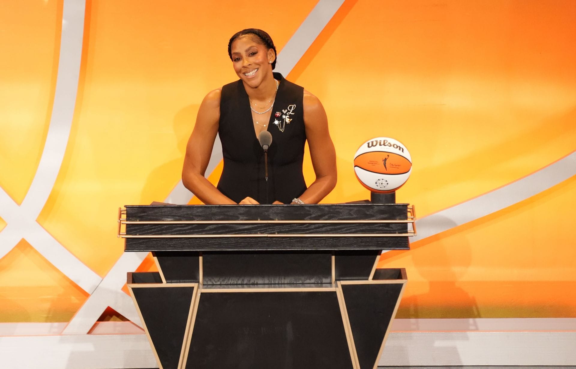 "This league wants to change but always stays the same": Candace Parker Sparks Fan Debate After Saying She “Changed Teams” Literally and Figuratively