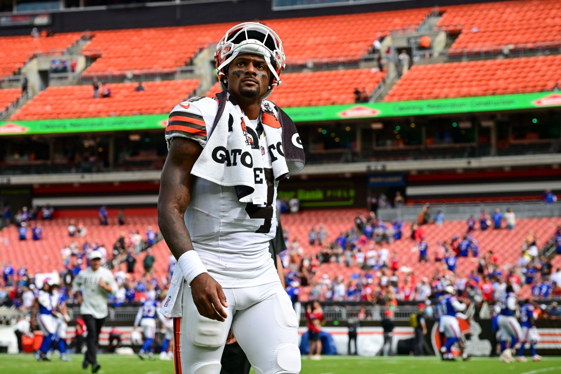 "Lack of awareness by Deshaun Watson is fascinating": Ex-NFL LB calls out Browns QB for showing off jewelry during post-game presser after Bills loss