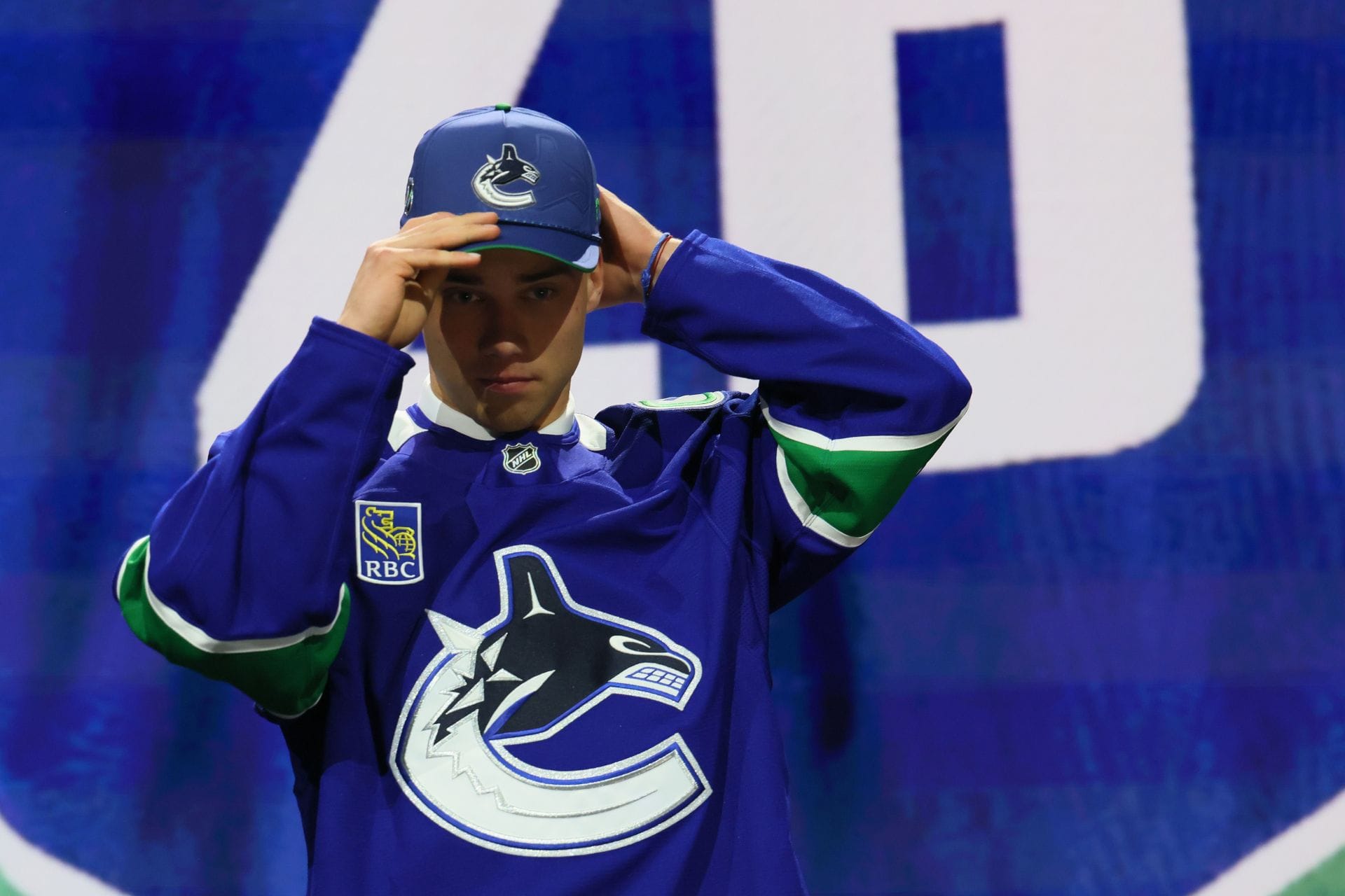 "Mini Ohgren with a higher ceiling" - Canucks fans react as 2026 first-round pick Adam Novotný signs 3-year contract