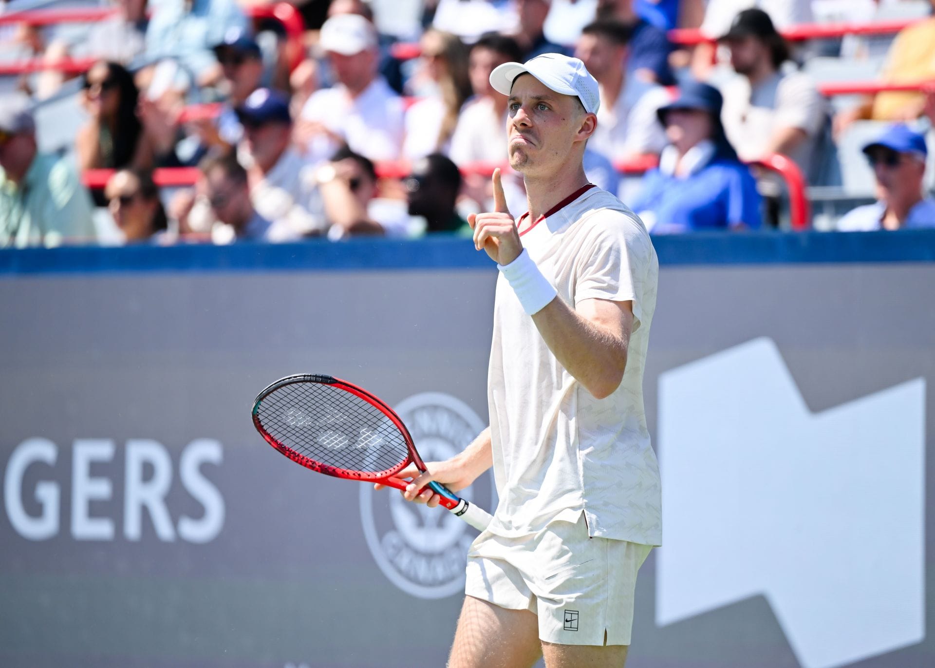 WATCH: Denis Shapovalov loses it after being hit in the body by Adrian Mannarino during Cincinnati Open 1R