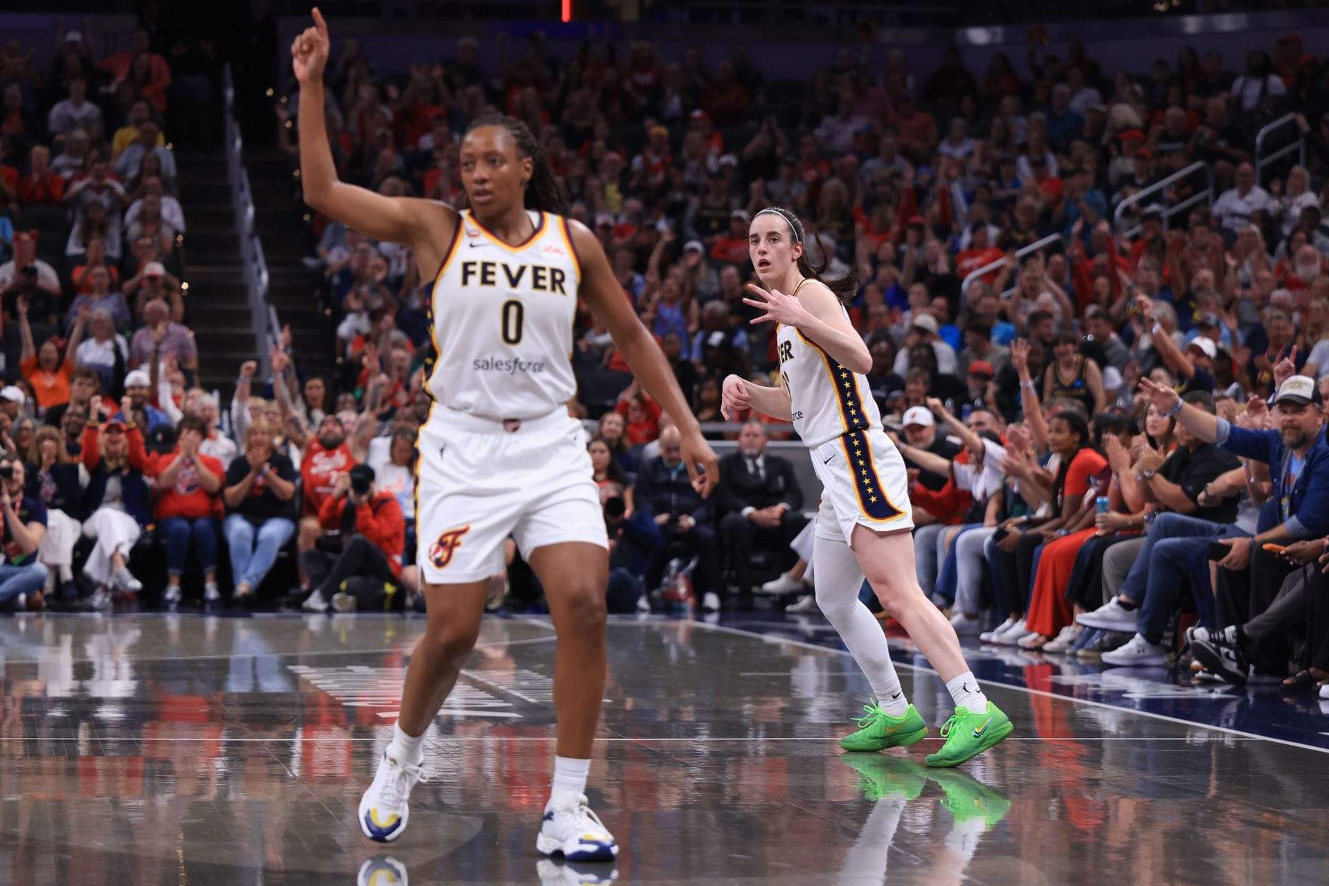 “She Wild For This”: WNBA Fans React as Caitlin Clark Hands Crazy Stray to Canada After Air Conditioning Issues Lead to Kelsey Mitchell Injury Exit