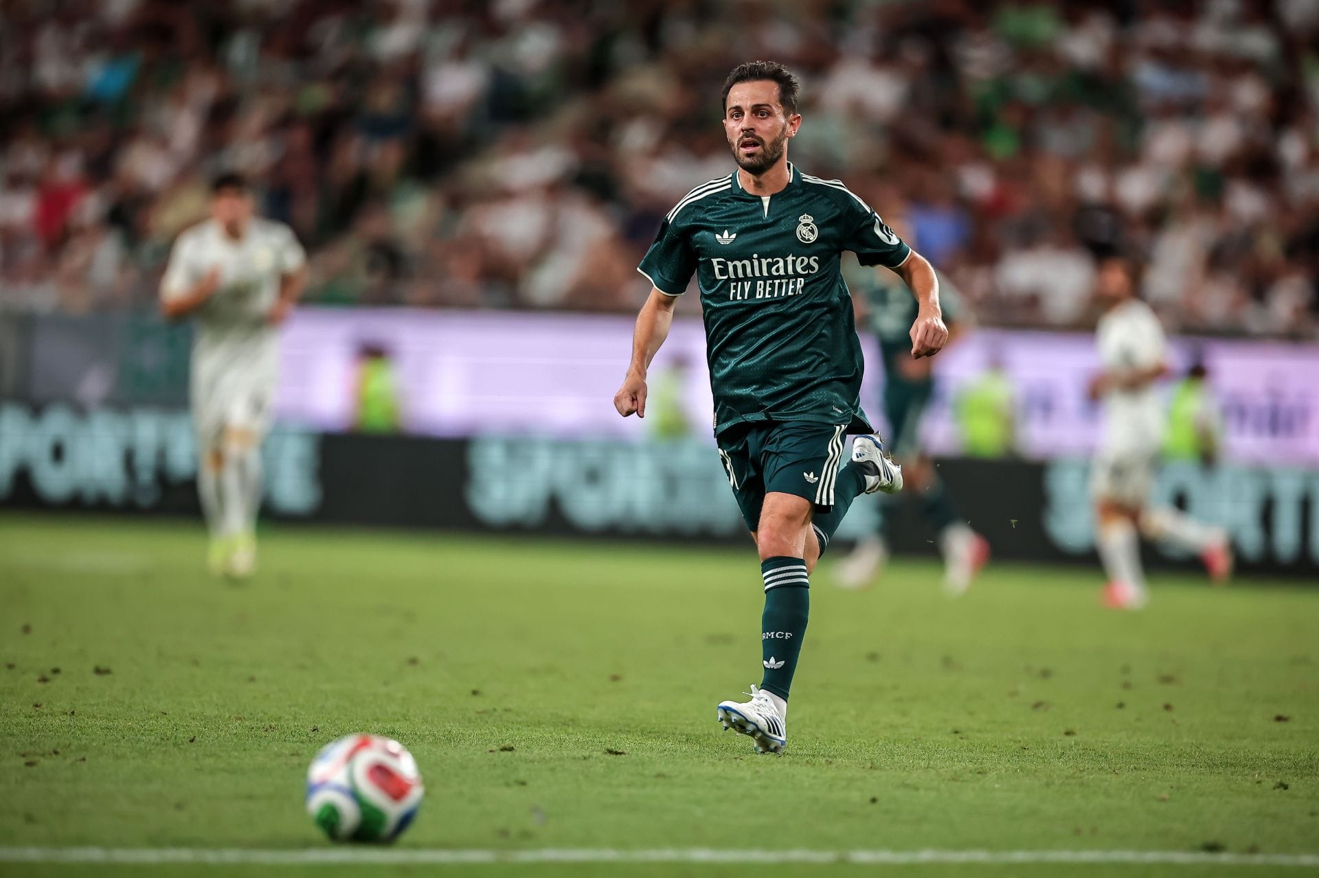 HLV Mourinho chỉ trích cựu tiền vệ Man City sau trận ra mắt Real Madrid 2 d5845 17862548055633 1920