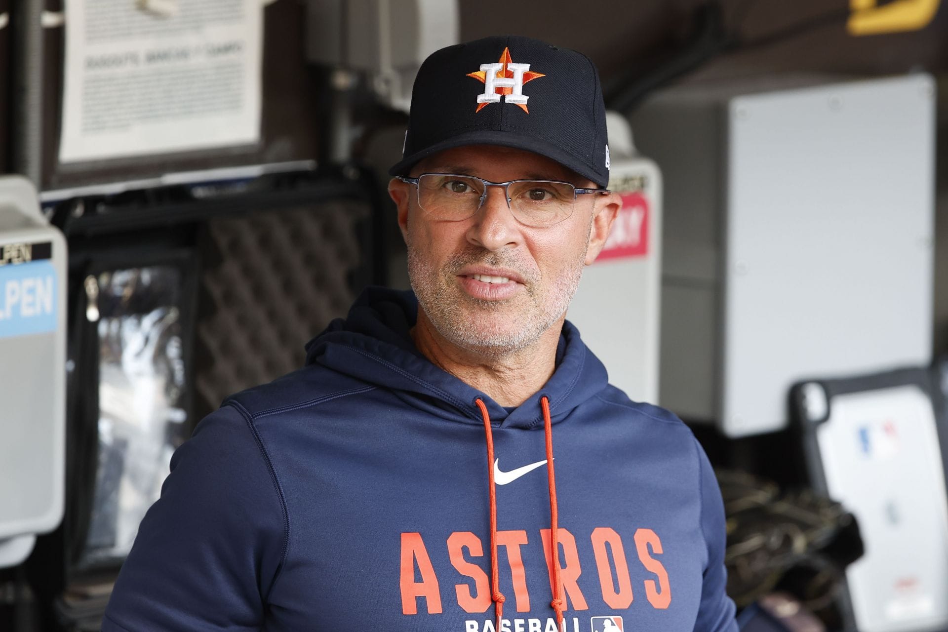 "Whole thing is so bizarre"; "we’re cooked" - Fans sound off after Astros skipper Joe Espada's major career decision amid uncertain future