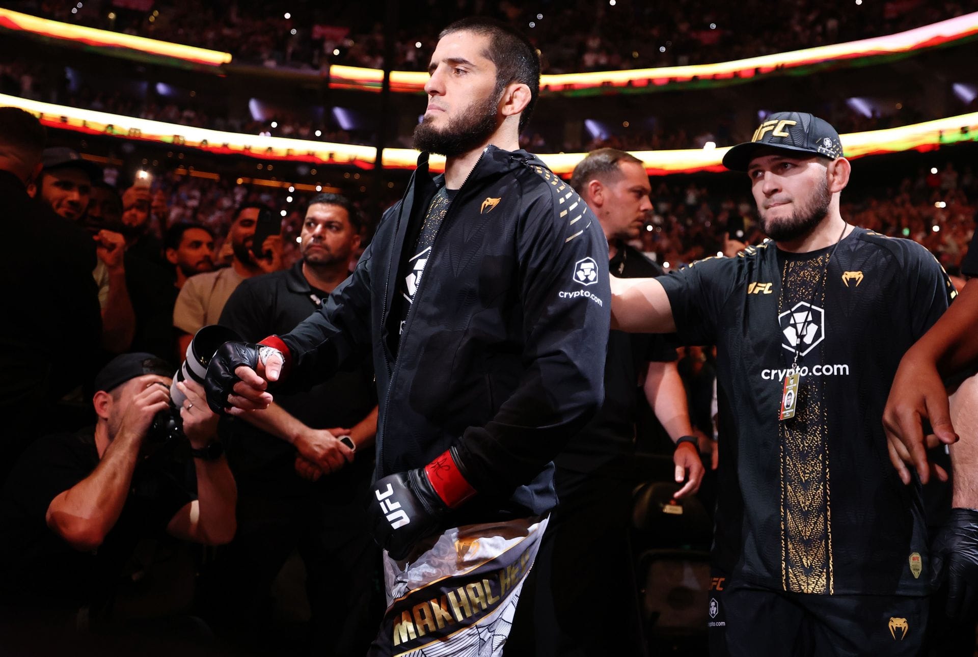 Arman Tsarukyan names only UFC legend who could cause Islam Makhachev problems at welterweight