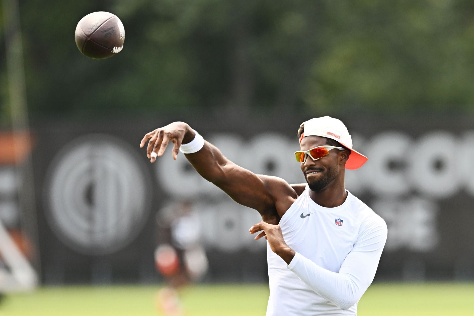 “He is more arrogant than JJ McCarthy”: NFL fans react as Shedeur Sanders drops “cold” response to QB battle with Deshaun Watson