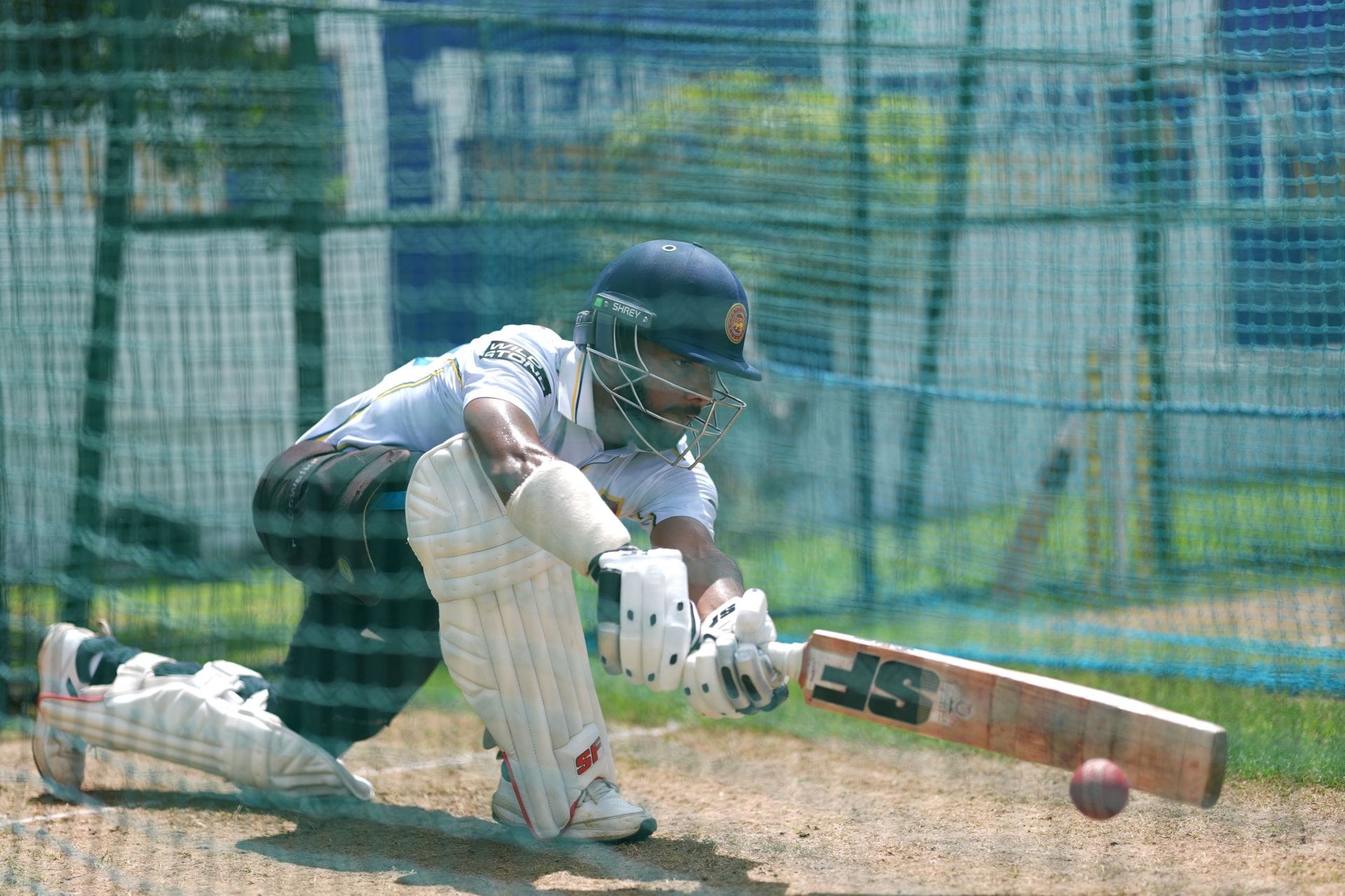 Sonal Dinusha continues batting in the nets during lunch on Day 5 of SL vs IND 2026 2nd Test [Watch]