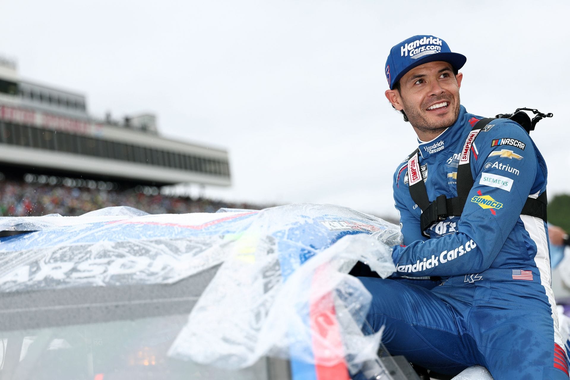 Kyle Larson wants NASCAR to embrace live pit stop rules for weather transition