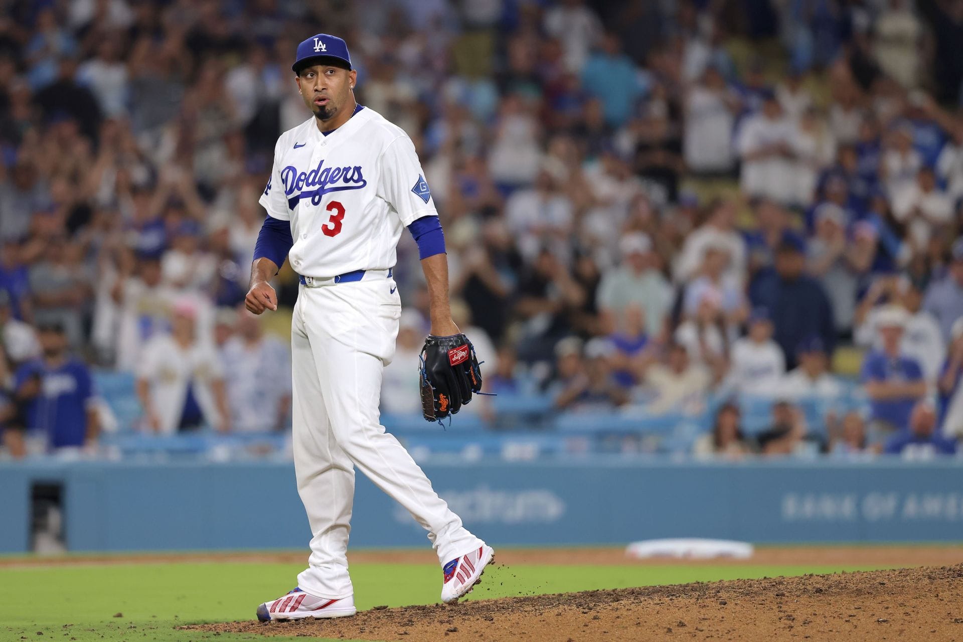"This signing has been a disaster" - Fans show no mercy as Dodgers closer Edwin Diaz returns to IL after setbacks