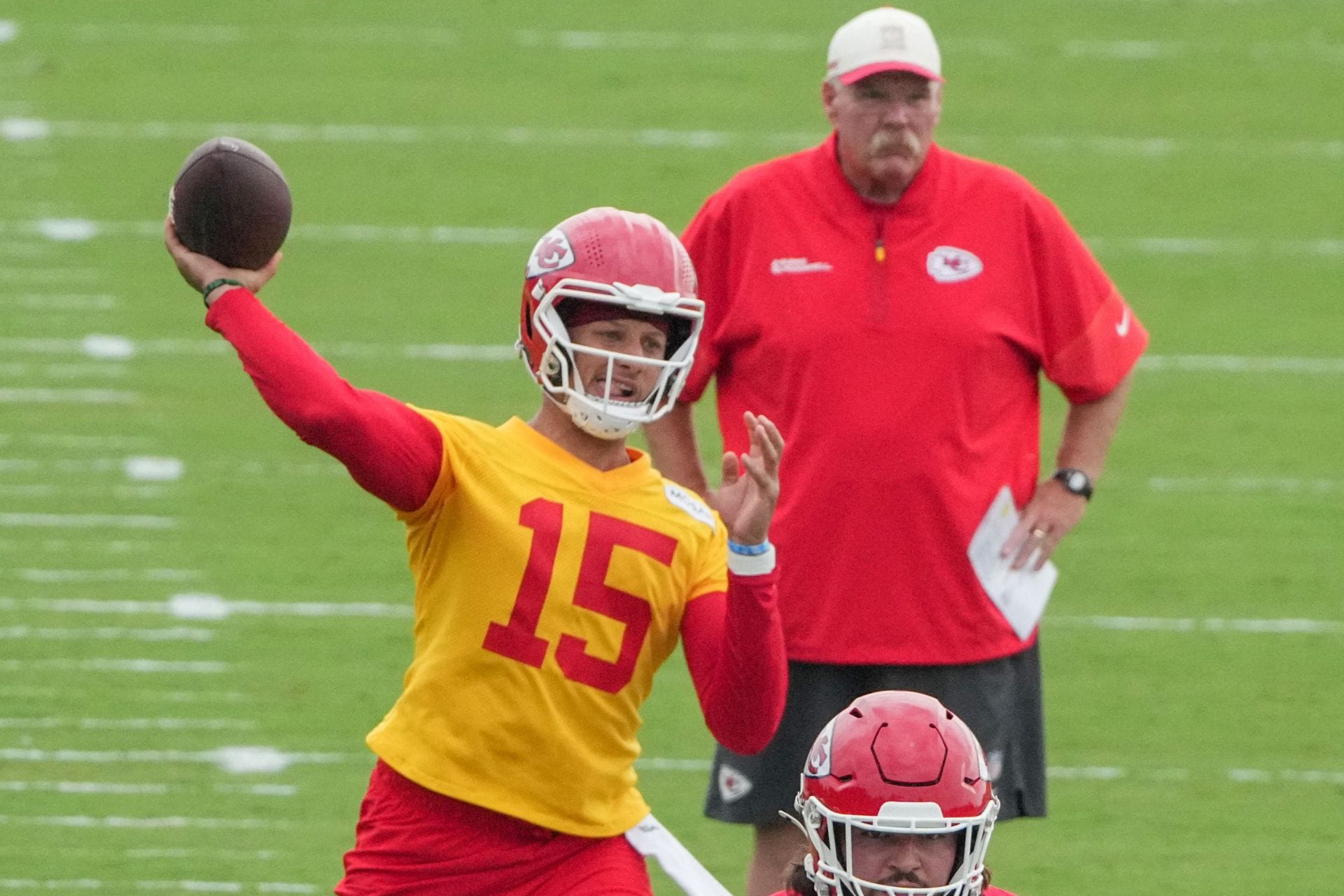 “Will Levis wasn't wrong about 32 QBs better than him”: NFL fans mock Patrick Mahomes over hilarious pass fail at Chiefs training camp