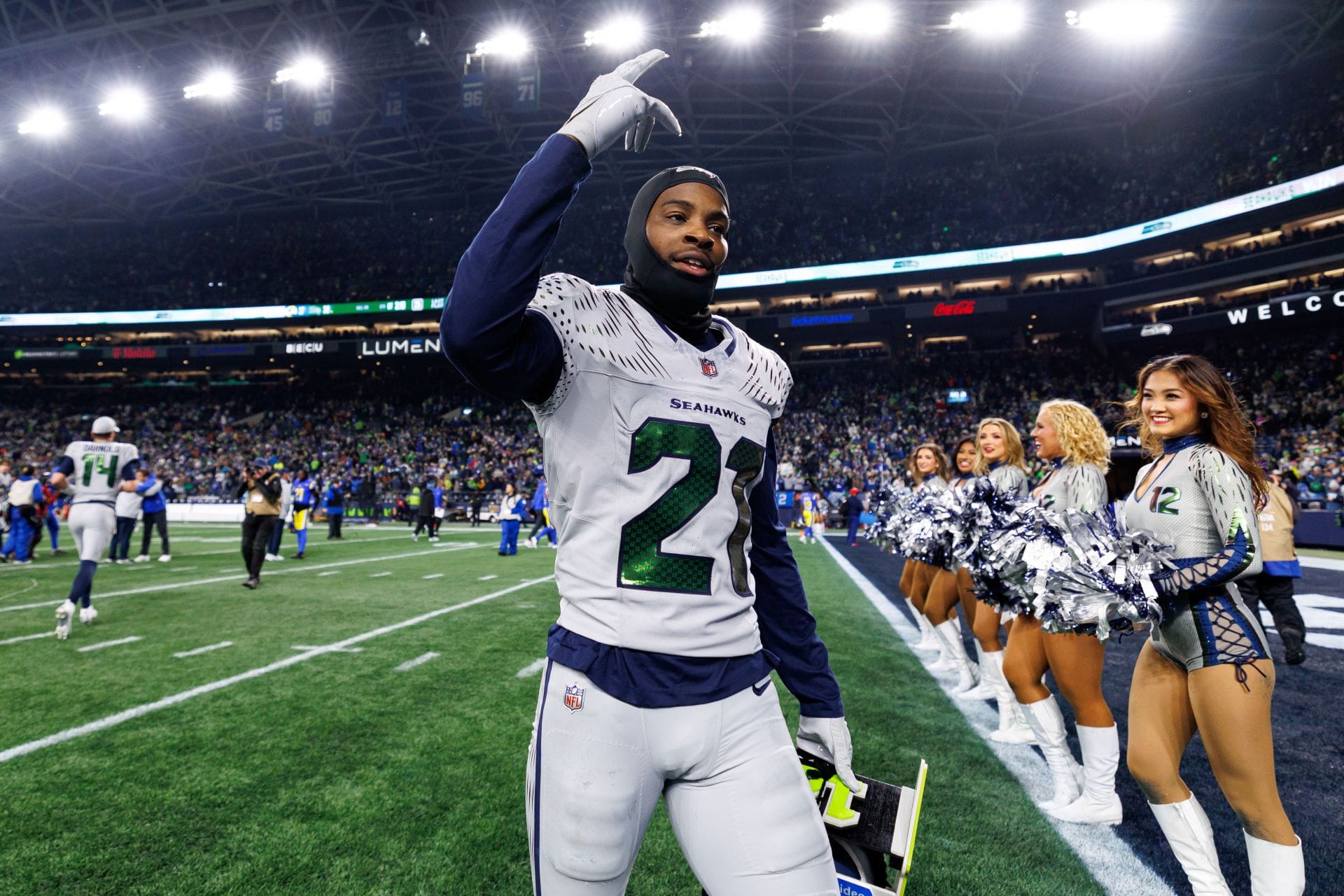 “Christian Gonzalez gonna go crazy”: NFL fans react as Devon Witherspoon lands $132,000,000 contract extension with Seahawks