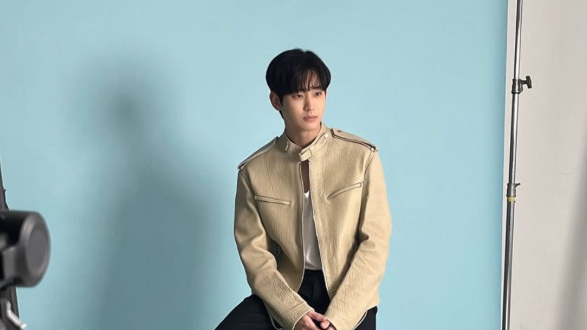Kim Soo-hyun gets emotional during his first public appearance at RCTI's event in Indonesia following a year-long hiatus