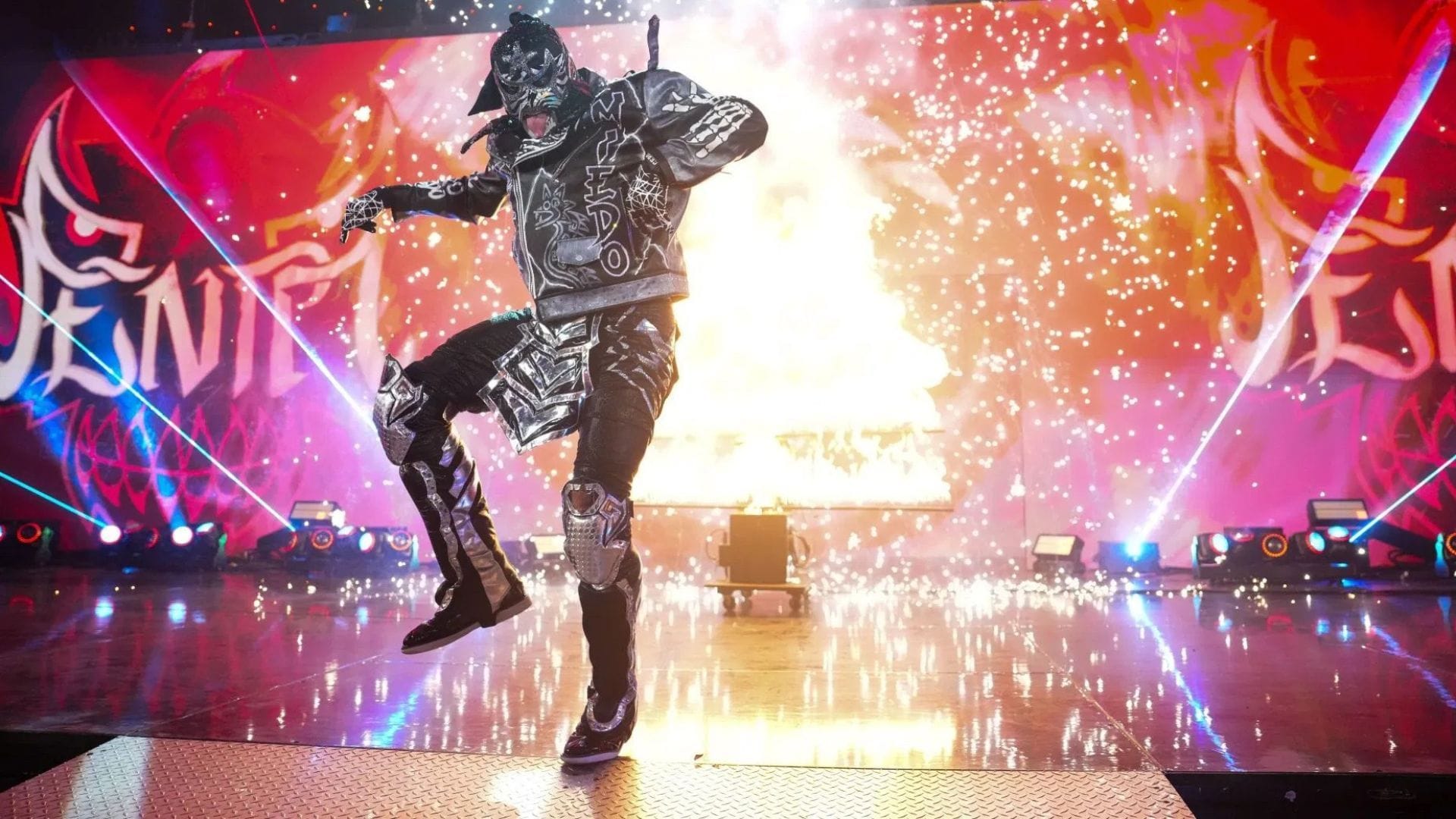 Legendary WWE Tag Team Reunites - Penta Rejects Huge Faction