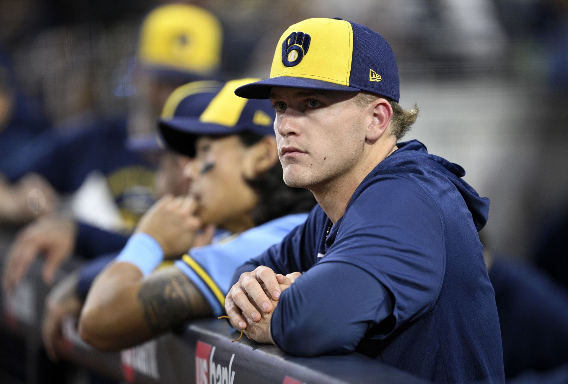 "Pat Murphy was totally wrong"; "This was over-managing" - Fans rip Brewers skipper for yanking Cooper Pratt midgame over hustle issue