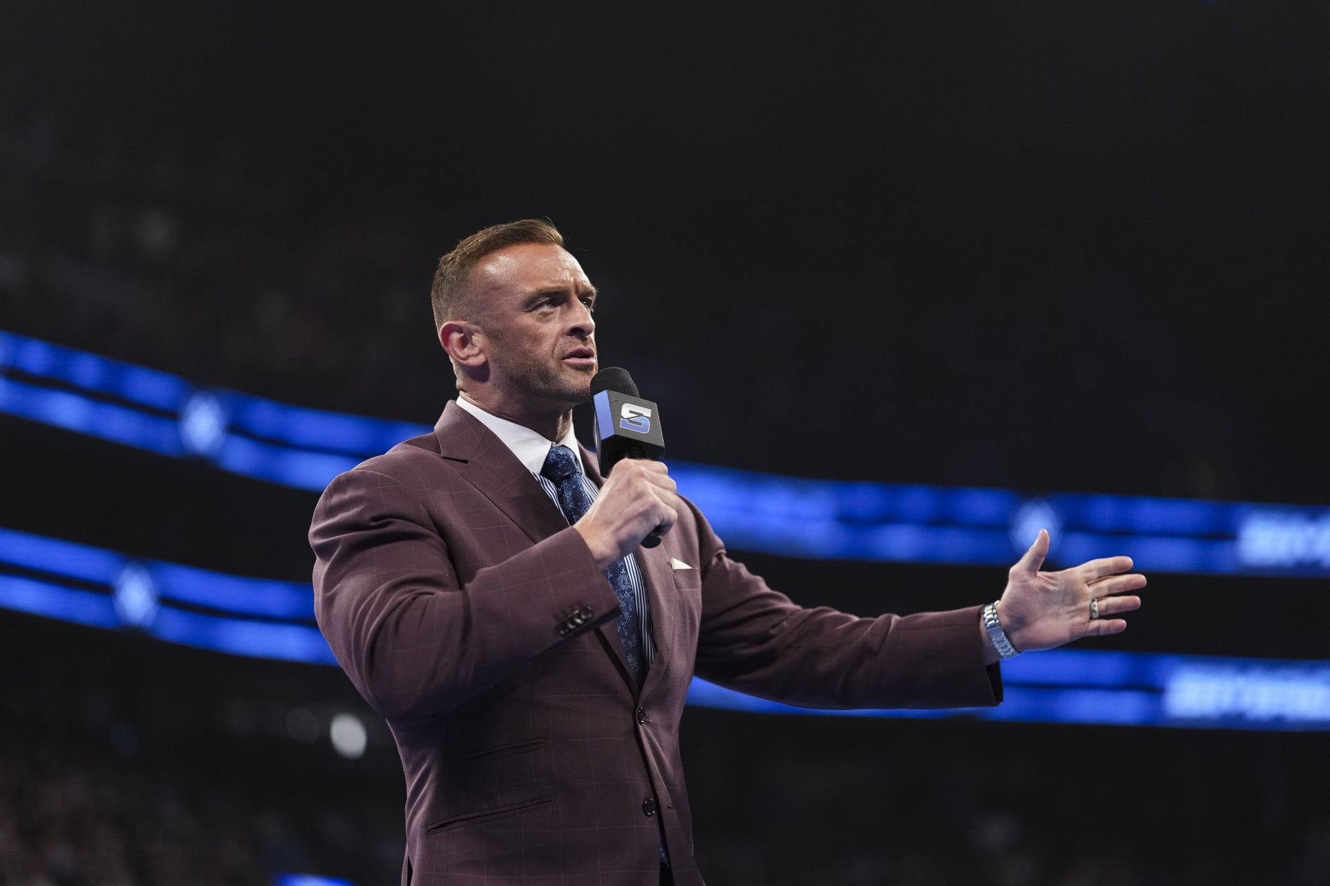 BREAKING: "I tore my tricep" - Major WWE SmackDown star confirms injury, future unclear