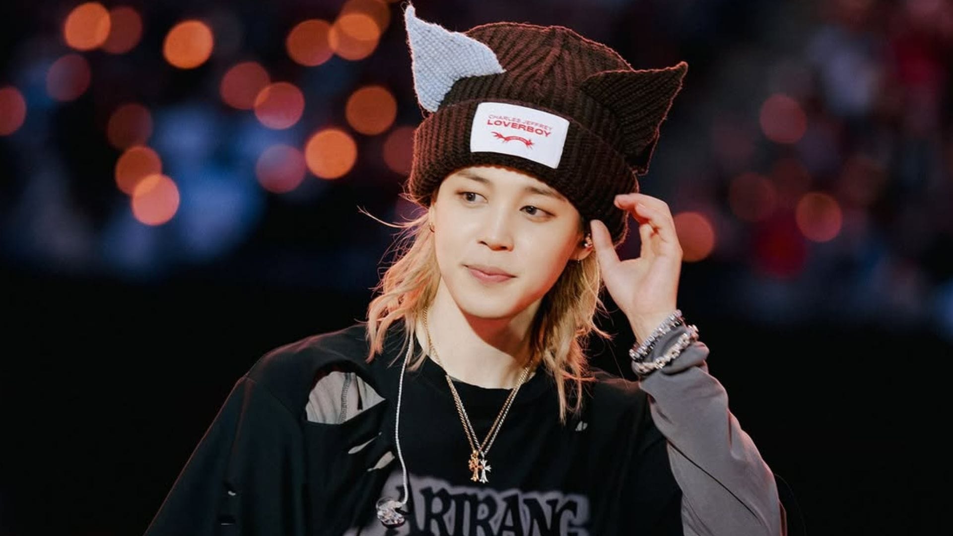 "What emoji is this lmao" - Fans in stitches as BTS' Jimin uses yawning emoji as surprised face on Who (Rock Remix) dance cover; deletes comment later