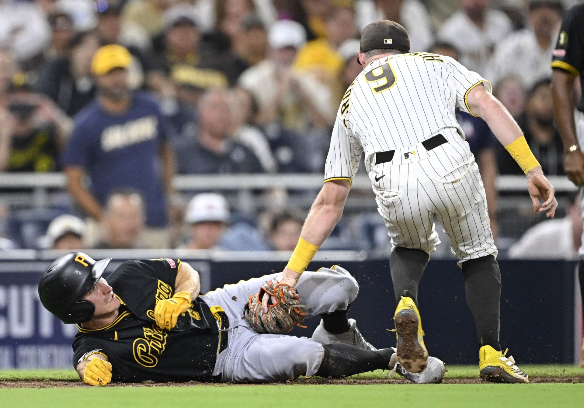 "One of the worst calls I've seen"; "Ridiculous" - Fans blast Padres vs. Pirates umpire over balk call against Braxton Ashcraft