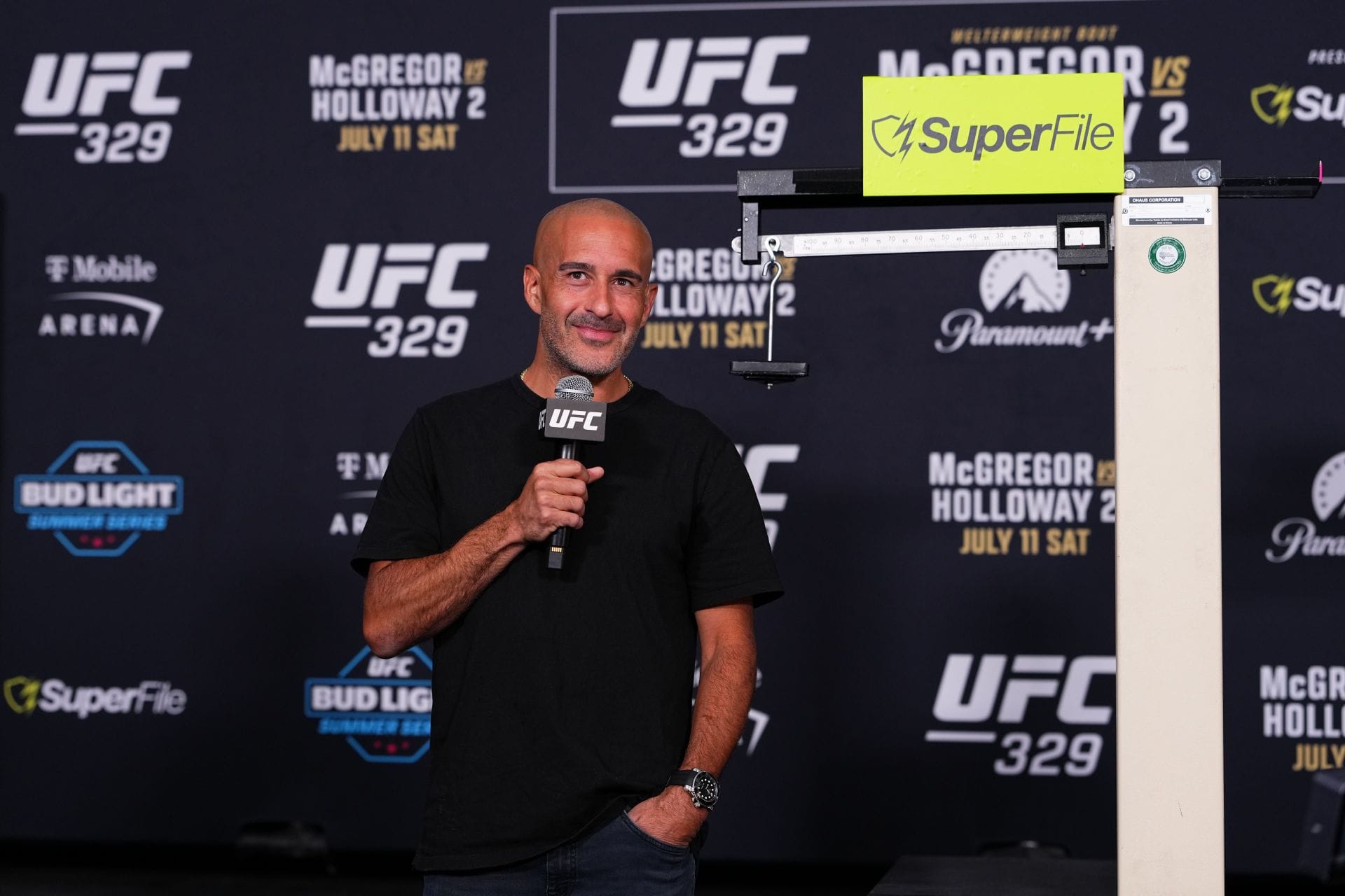 "Awful. Not about you, bro!" - Jon Anik unhappy with Din Thomas' shocking on-air decision after Gillian Robertson's UFC 330 loss