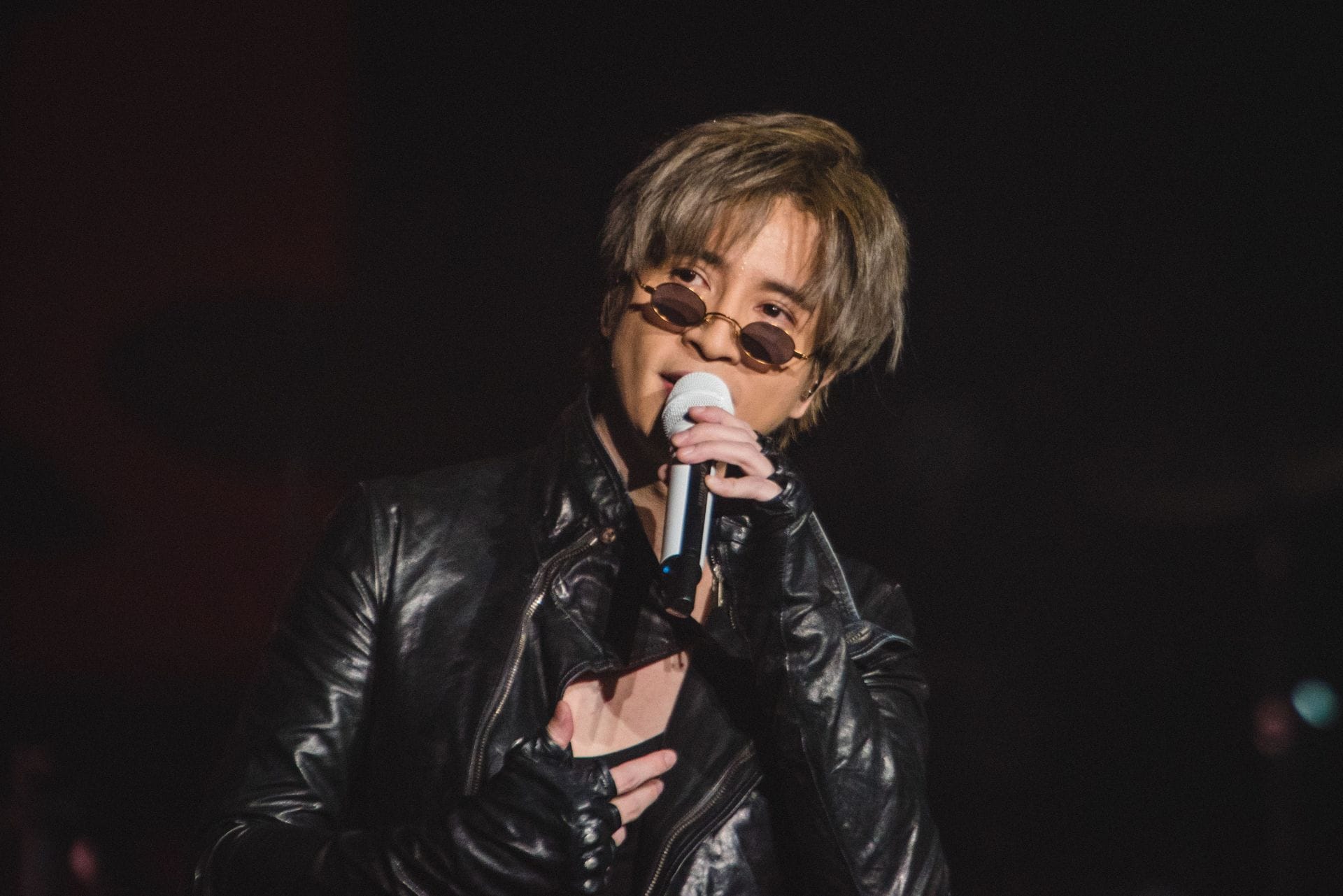 "This is truly horrifying" - Internet outraged after clip shows fan's face morphed into an animal at Joker Xue's King of Beasts concert