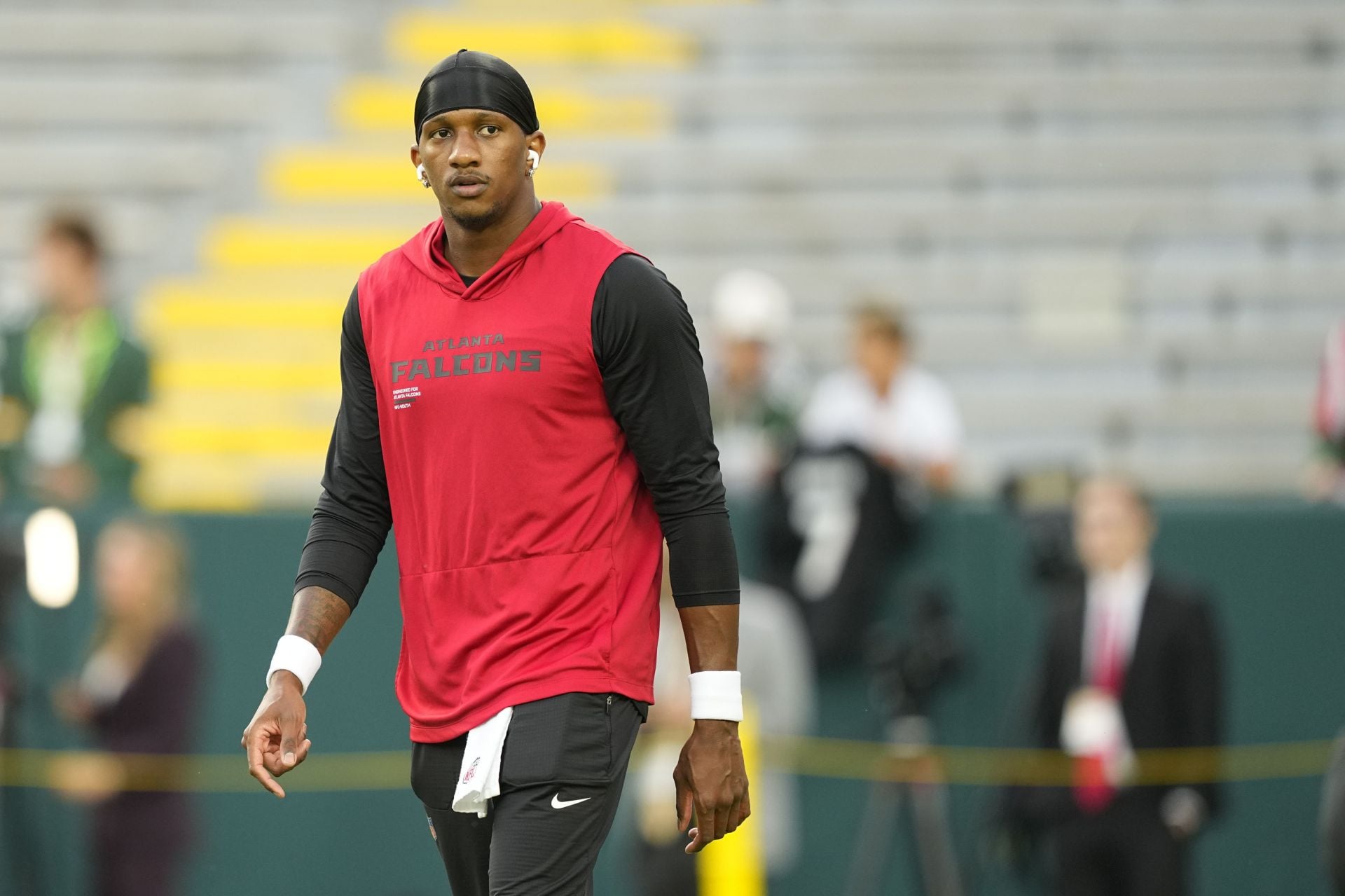 "Dude is Horrible, Can't Play. Bust": NFL fans rip "blind" Michael Penix Jr. for throwing "awful" INT on Falcons' 1st drive vs. Packers