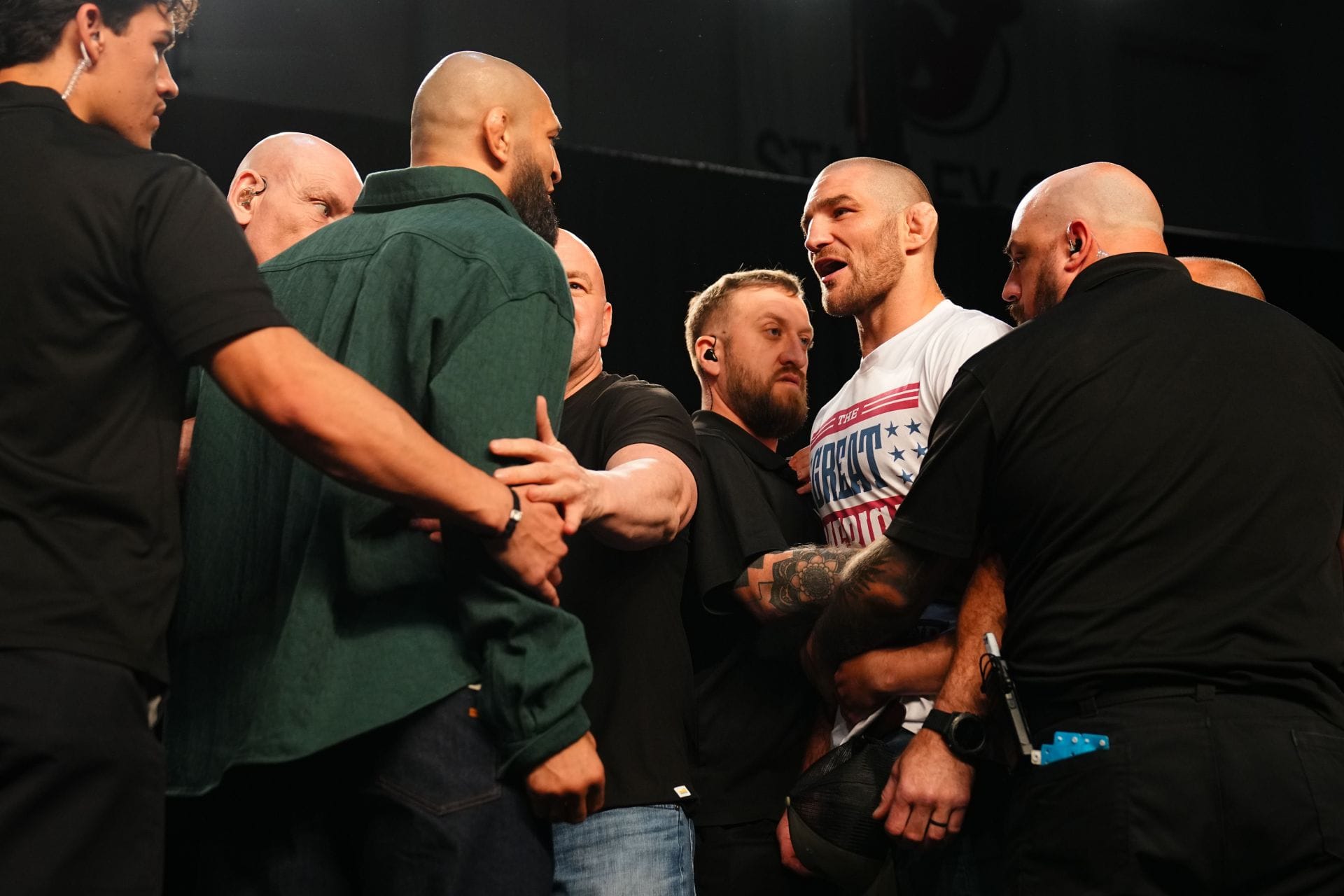 "I’m not a saint who never makes mistakes" - Khamzat Chimaev suggests major problems before Sean Strickland fight, shuts down LHW move