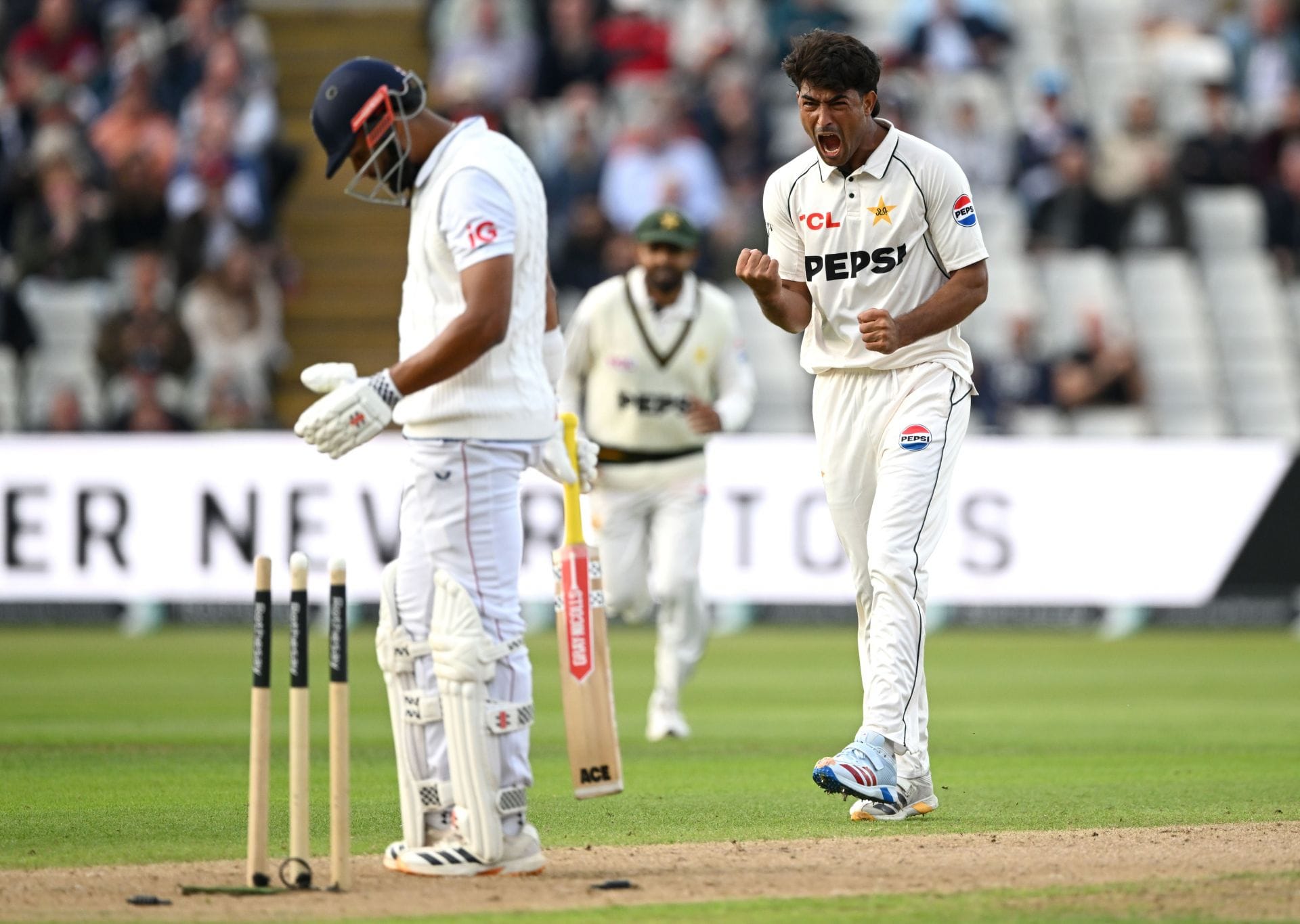 "Mike Hesson must be thinking whether his job will survive till the 2nd Innings or not"— Top 10 funny memes from Day 1 of 3rd ENG vs PAK 2026 Test