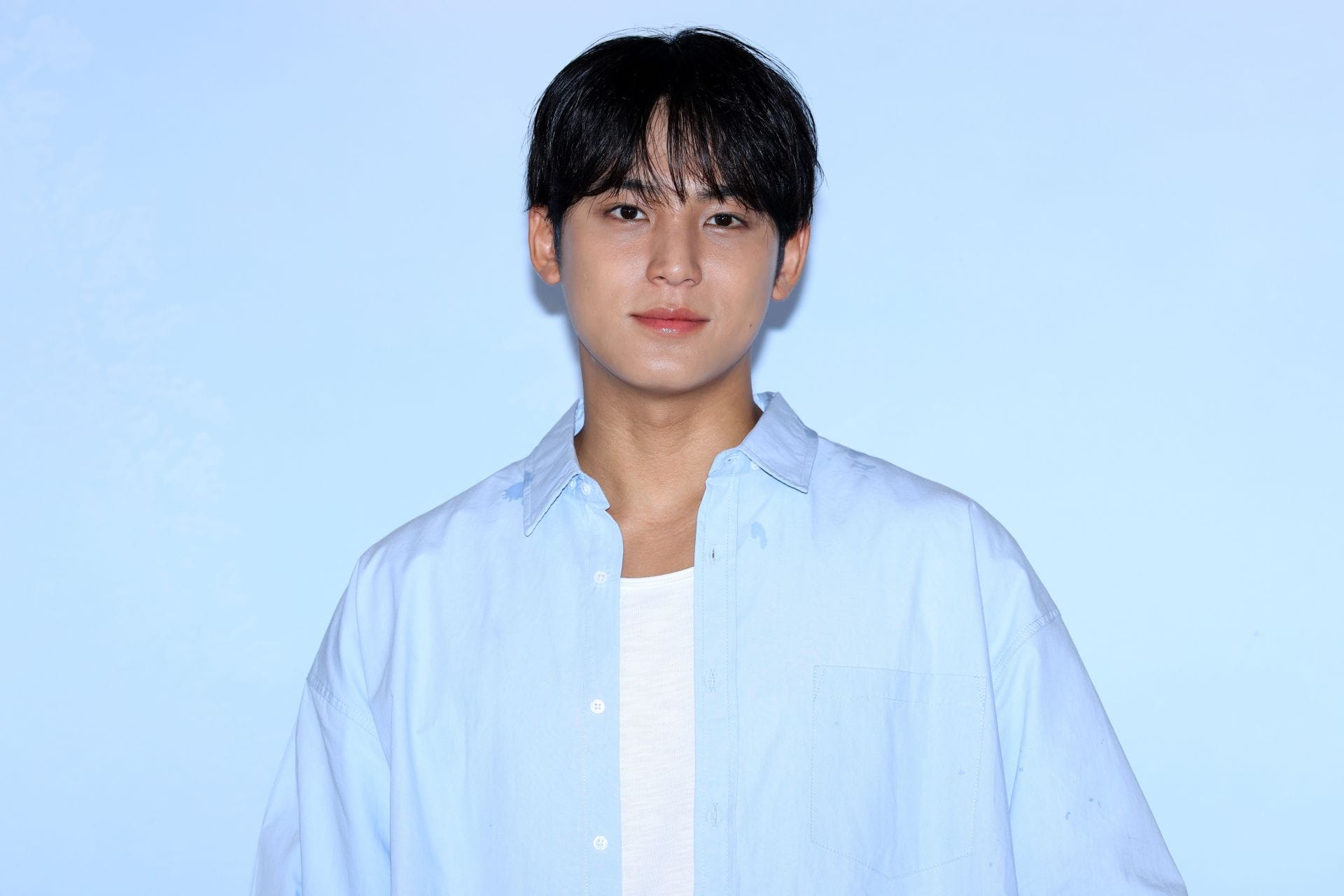 "Looking so good" - Fans go gaga as SEVENTEEN's Mingyu debuts shaved buzz cut ahead of military enlistment