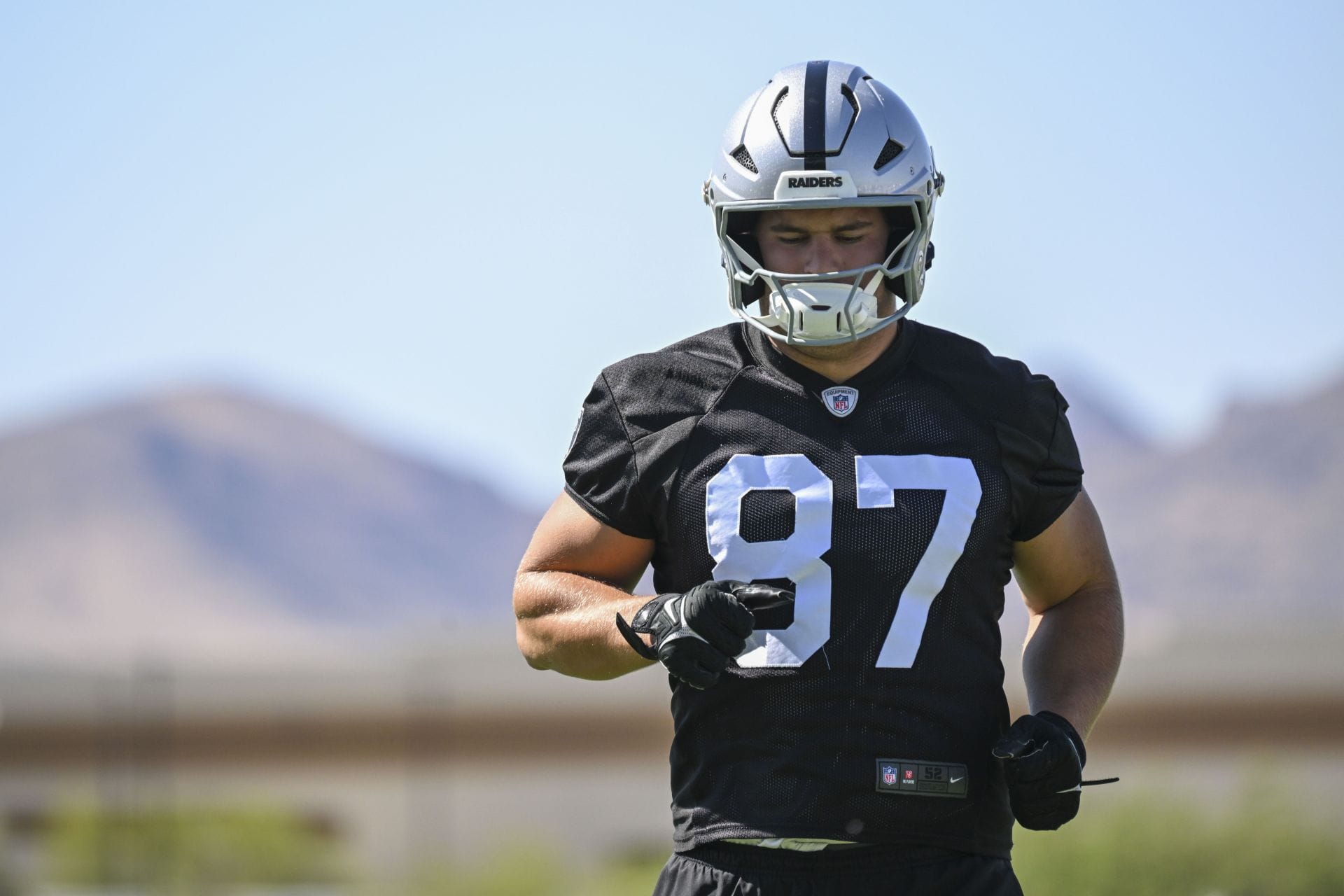 “Brock Bowers must be cooked”: NFL fans react as Raiders hand Michael Mayer $45,000,000 contract extension