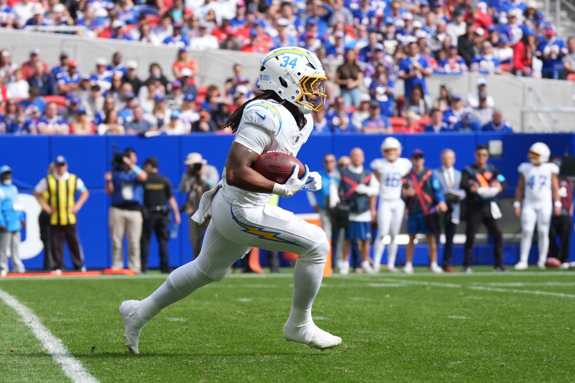 Los Angeles Chargers' Keaton Mitchell could flourish under Jim Harbaugh - Source: Imagn