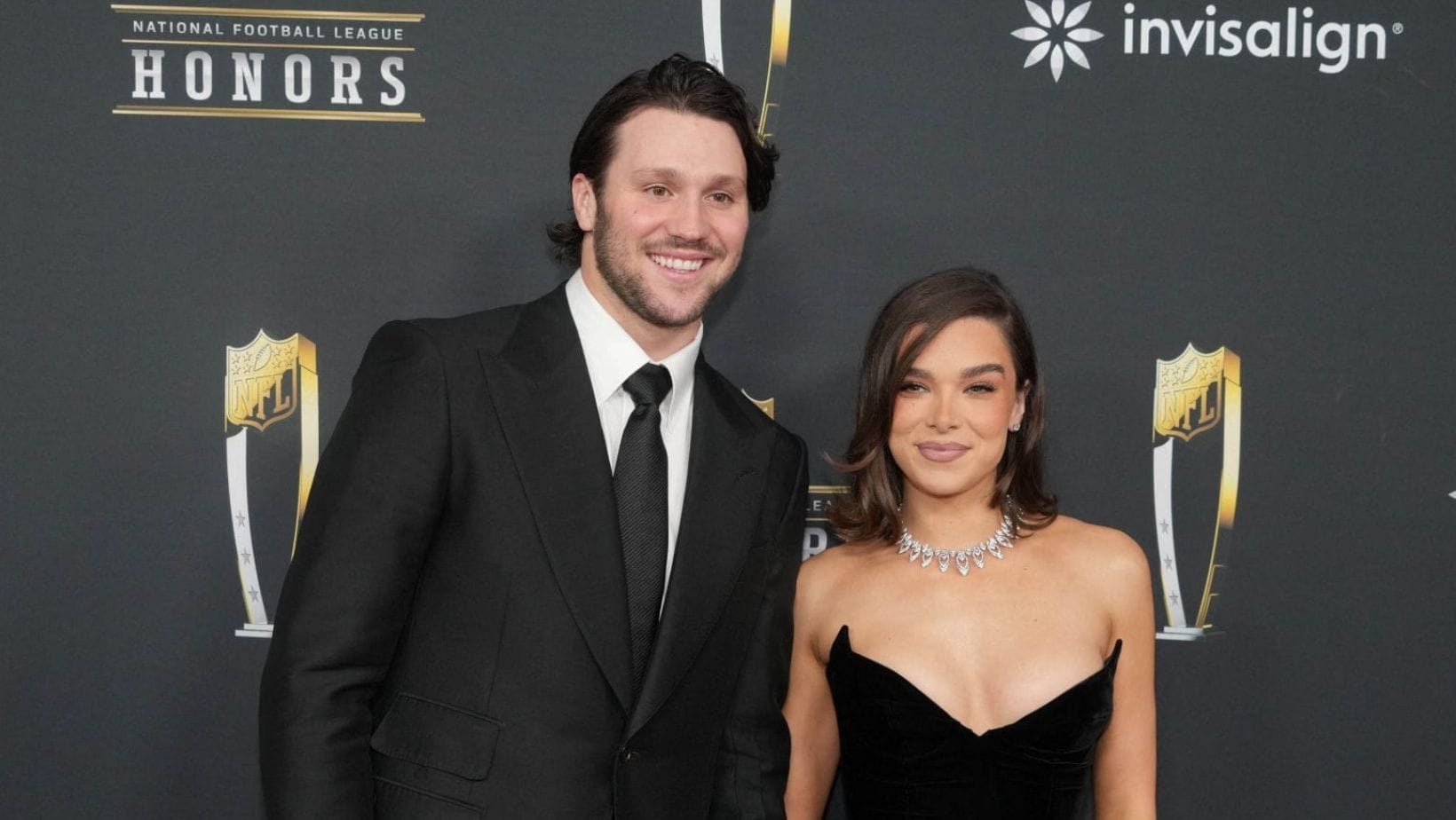 Hailee Steinfeld drops cryptic 1-word response as Josh Allen makes major career move ahead of Bills QB's 9th NFL season
