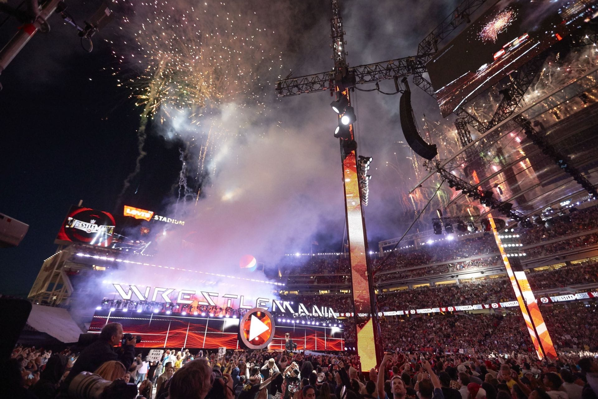 BREAKING: Major WWE star officially announces engagement 