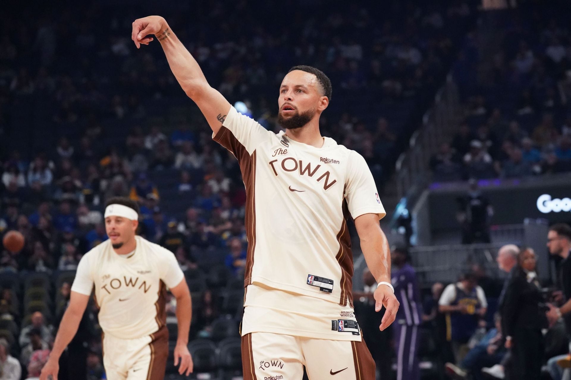 Steph Curry wants to contend for another title next season - Image Source: IMAGN