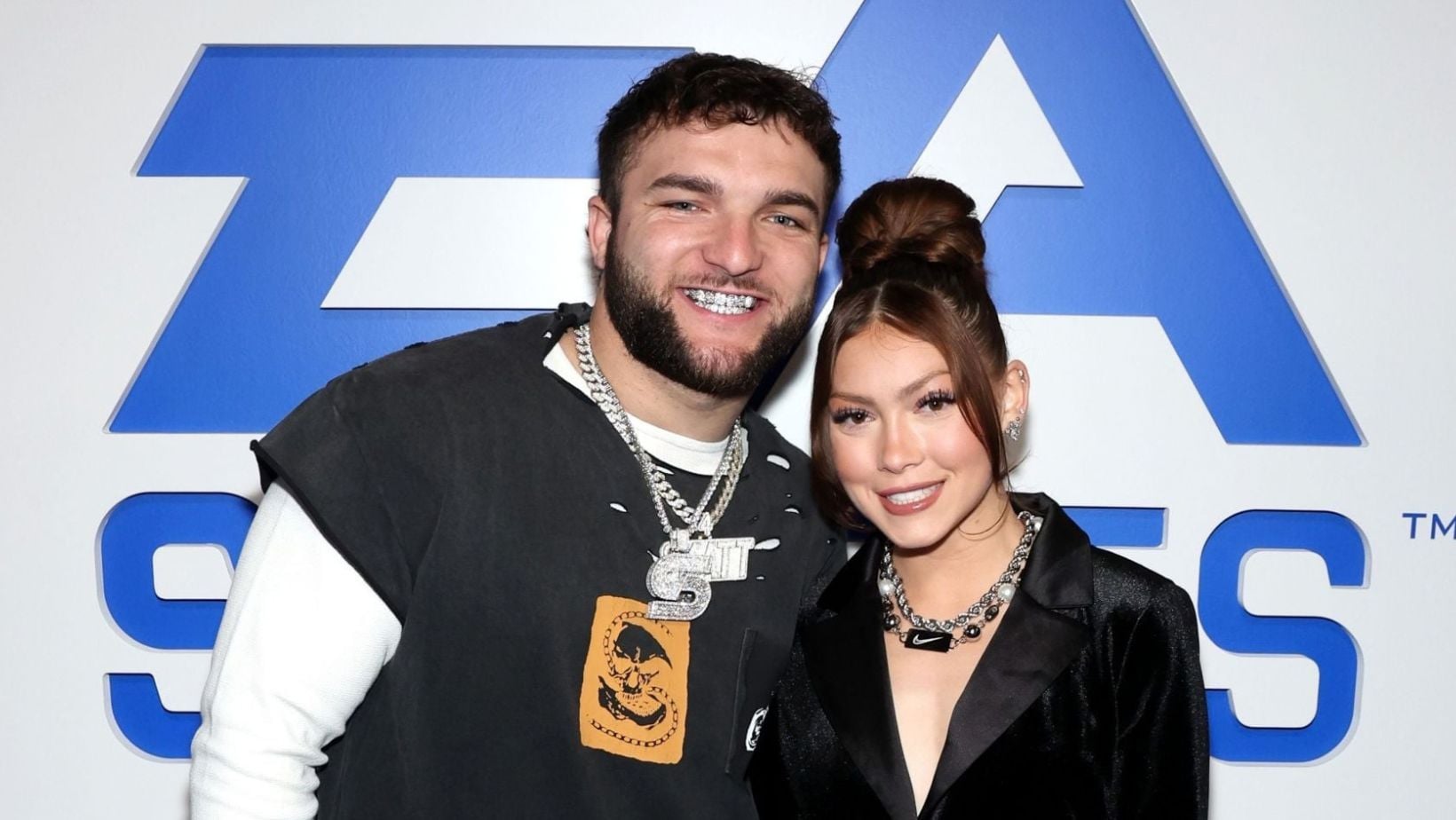 Cam Skattebo's GF Chloe Rodriguez flaunts Giants' signature blue outfit for rainy game at MetLife Stadium