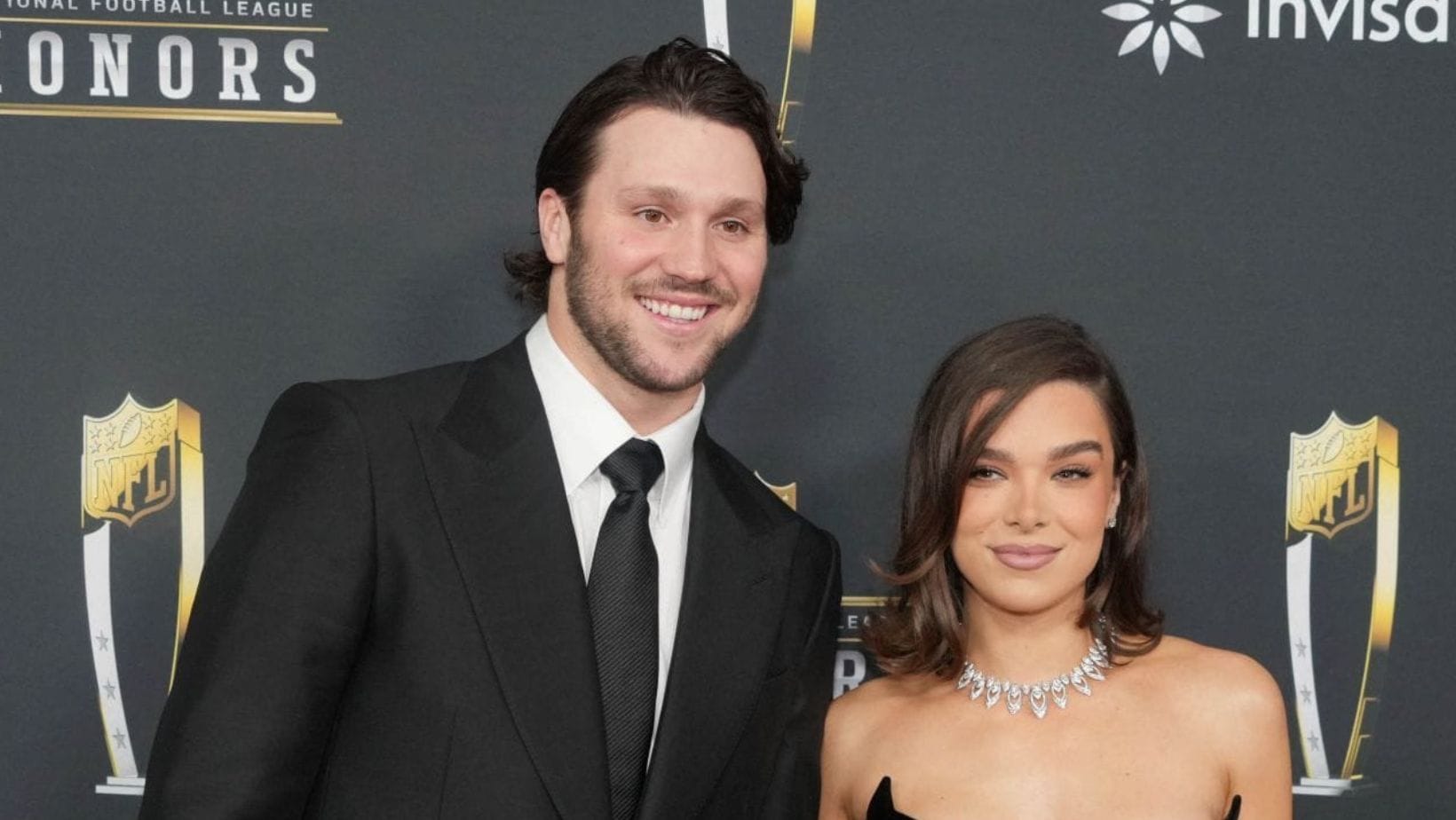Hailee Steinfeld showing off "hot" BS merch draws Josh Allen's quiet support