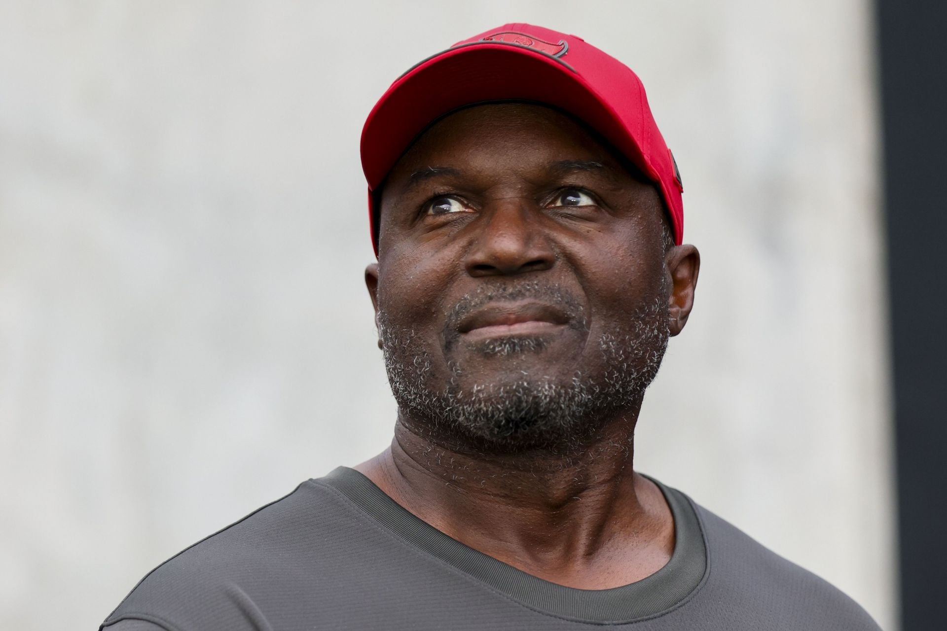 "Delusional idiot," "Should be fired for lying": NFL fans rip "incompetent" Todd Bowles over questionable comments about Buccaneers