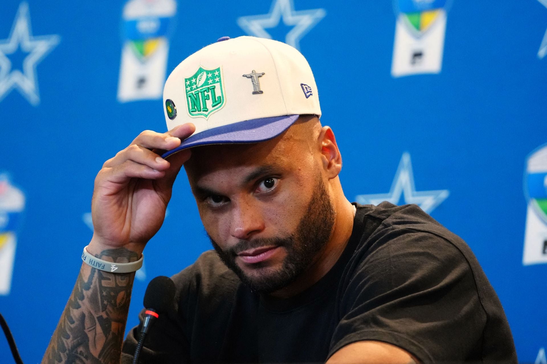 "Moment was too big for him," "He'll never be clutch": NFL fans blast Dak Prescott for "terrible" game-ending error as Ravens stun Cowboys